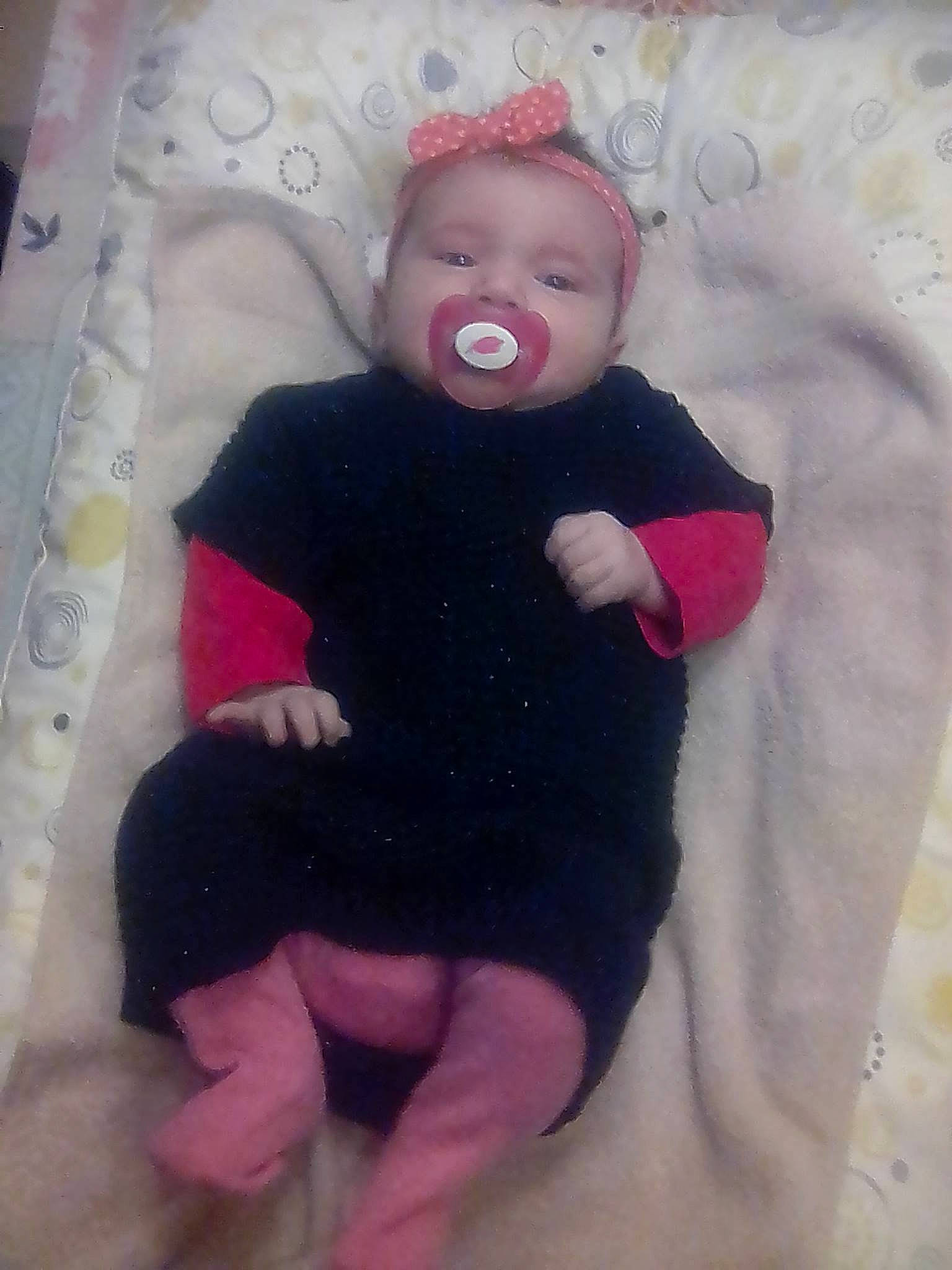 Laura a rejoint le concours — aidez-le/la à gagner de superbes lots ! black, cheek, child, face, fun, girl, head, infant, joy, mouth, nose, person, pink, product, skin, smile, stuffed_toy, textile, toddler, toy