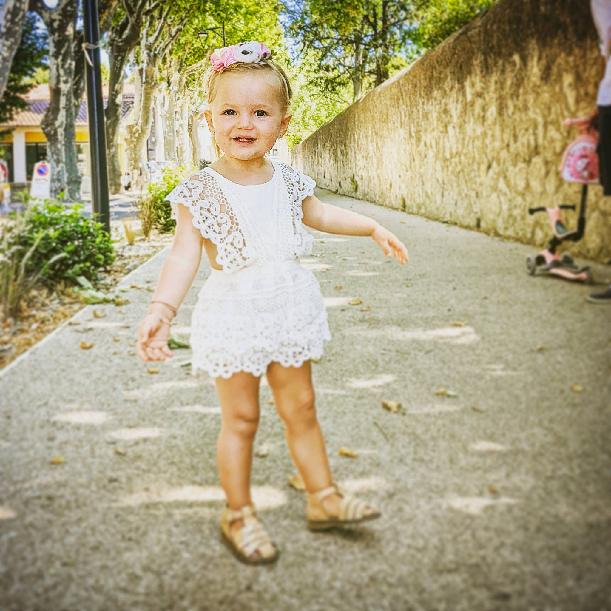 Diana participe au concours pour gagner de l'argent avec cette photo : asphalt, baby, child, day_dress, eye, fun, gesture, grass, happy, joy, leisure, pattern, people_in_nature, person, pink, plant, recreation, sleeve, smile, toddler