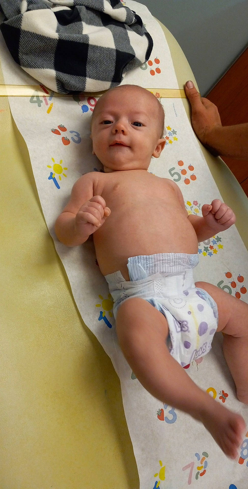 Leeam is registered to the contest to win money with this photo: abdomen, baby, chair, chest, child, comfort, diaper, foot, happy, human_leg, joint, knee, leg, nail, navel, person, skin, stomach, thigh, toddler