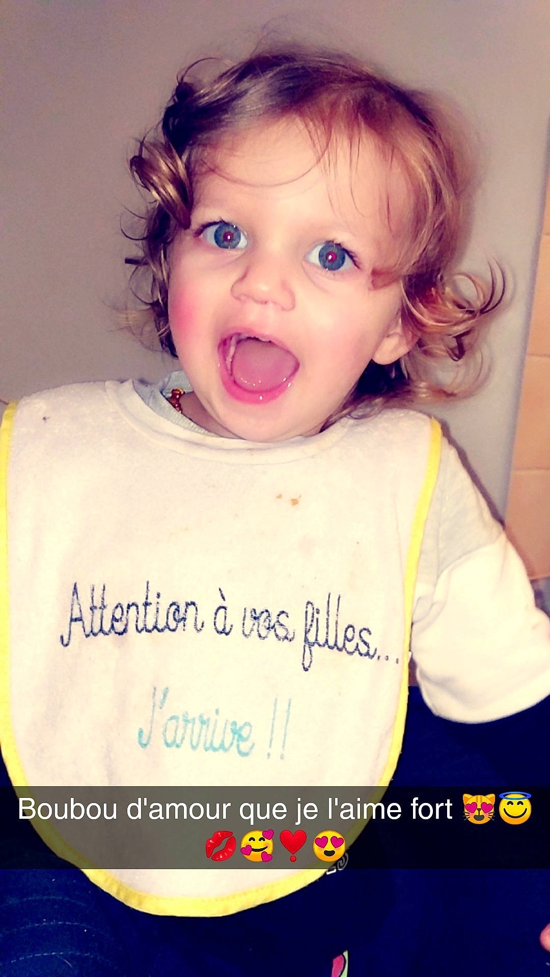 Léo a rejoint le concours — aidez-le/la à gagner de superbes lots ! baby, baby_toddler_clothing, cheek, child, chin, cool, face, facial_expression, forehead, hair, happy, head, laugh, lip, nose, person, photo_caption, smile, surprise, toddler