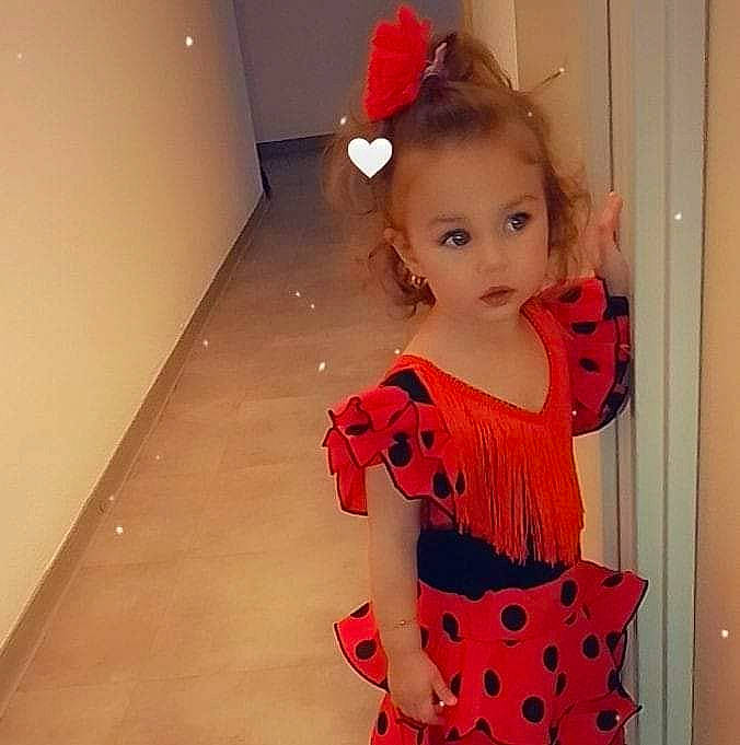 Saïna a rejoint le concours — aidez-le/la à gagner de superbes lots ! baby, baby_toddler_clothing, child_model, coquelicot, costume_accessory, day_dress, dress, embellishment, fashion_accessory, hair_accessory, hairstyle, headband, headpiece, one_piece_garment, overall, pattern, person, polka_dot, red, toddler