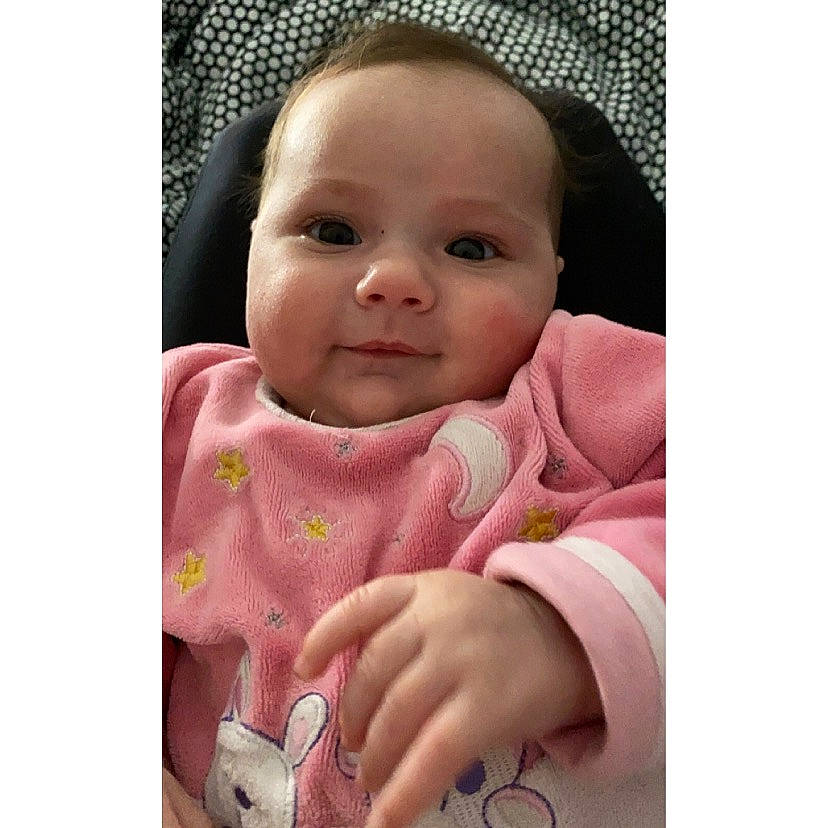 Kataleya participe au concours pour gagner de l'argent avec cette photo : baby, beauty, cheek, child, eye, face, facial_expression, finger, forehead, hand, head, lip, mouth, nose, person, pink, product, skin, smile, textile