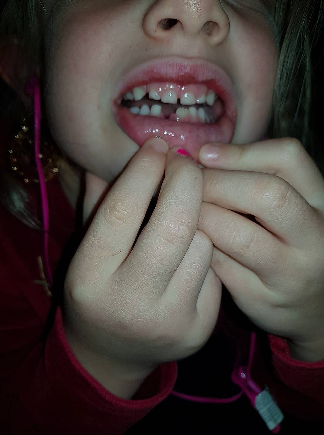 Christina a rejoint le concours — aidez-le/la à gagner de superbes lots ! cheek, chin, close_up, dentistry, eyelash, finger, girl, hand, jaw, joy, lip, mouth, nail, neck, nose, person, smile, tongue, tooth