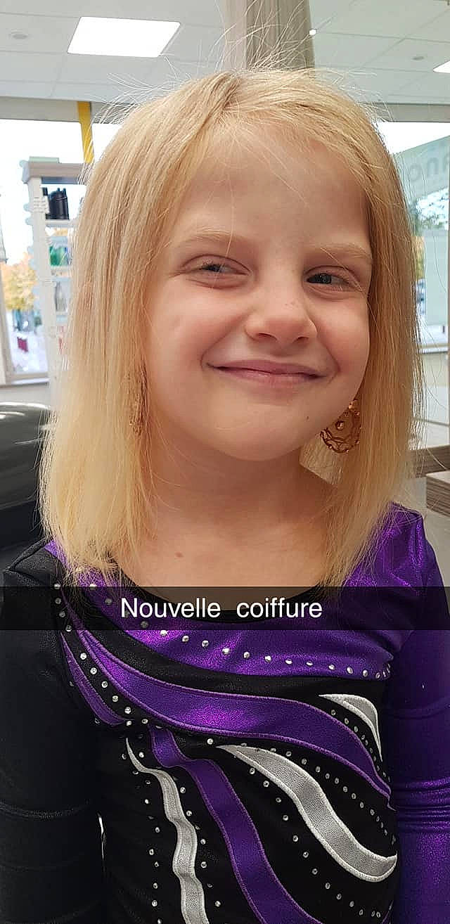 Christina participe au concours pour gagner de l'argent avec cette photo : beauty, blond, brown_hair, child, child_model, cool, eye, face, facial_expression, fun, girl, hair, hair_coloring, hairstyle, head, human_hair_color, joy, long_hair, person, product