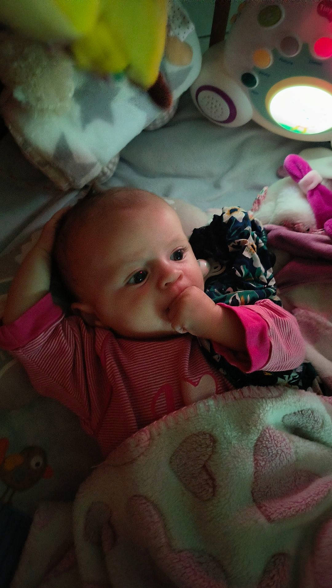 Mya participe au concours pour gagner de l'argent avec cette photo : baby, baby_products, baby_safety, baby_toddler_clothing, bedtime, cheek, child, comfort, fun, head, linens, mouth, pattern, person, pink, room, sitting, skin, textile, toddler