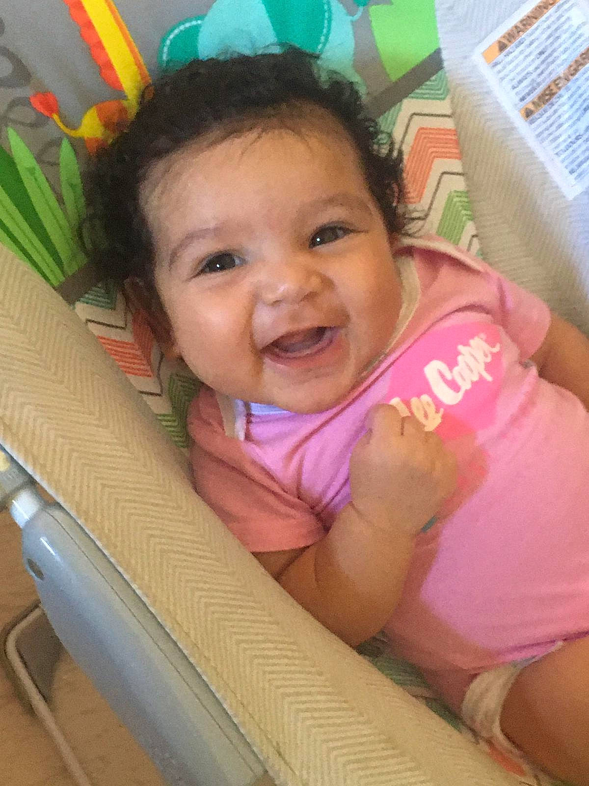 Amélya a rejoint le concours — aidez-le/la à gagner de superbes lots ! baby, baby_products, cheek, child, face, fun, happy, lip, nose, person, pink, skin, smile, toddler