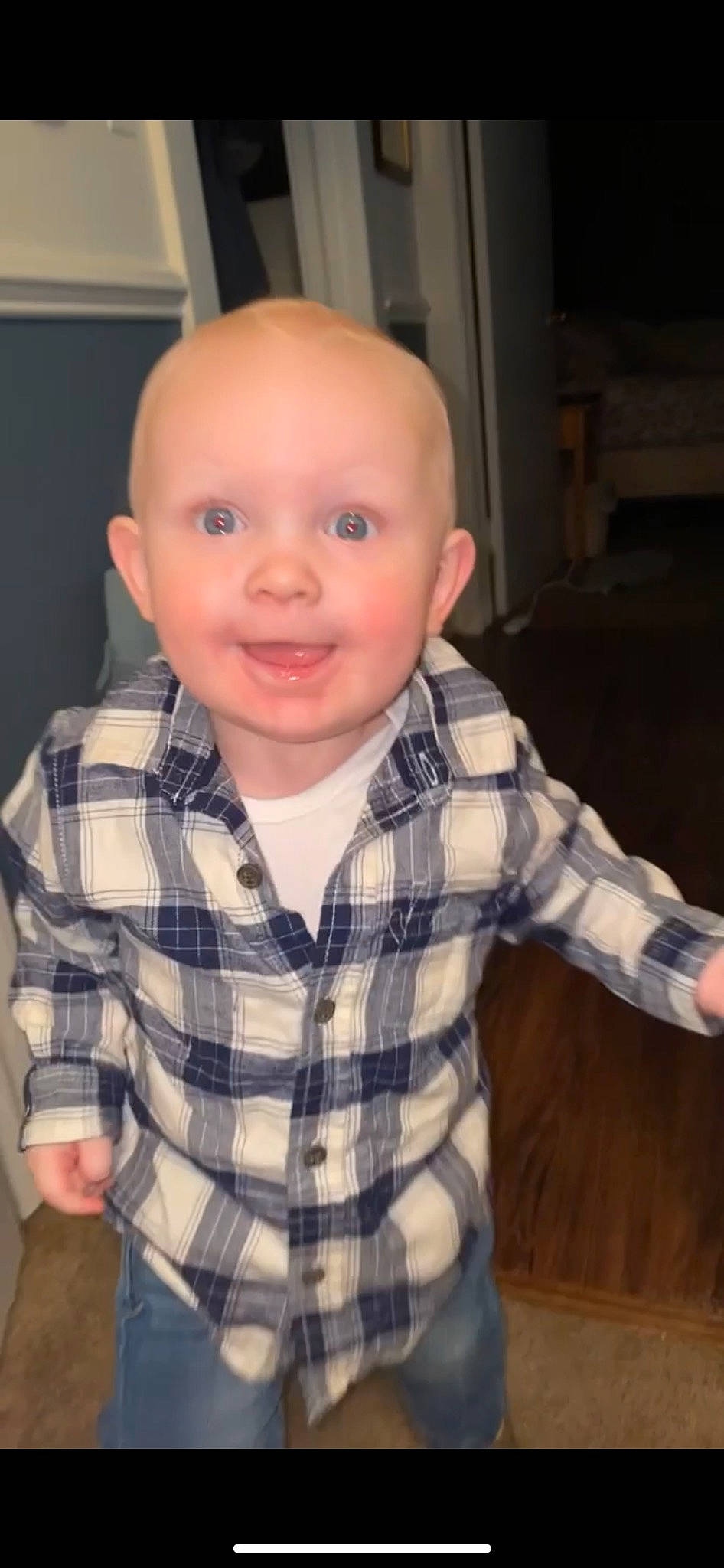 Graesyn is registered to the contest to win money with this photo: cheek, chin, collar, dress_shirt, eye, eyebrow, face, facial_expression, forehead, hairstyle, head, iris, lip, mouth, nose, person, skin, sleeve, smile, standing