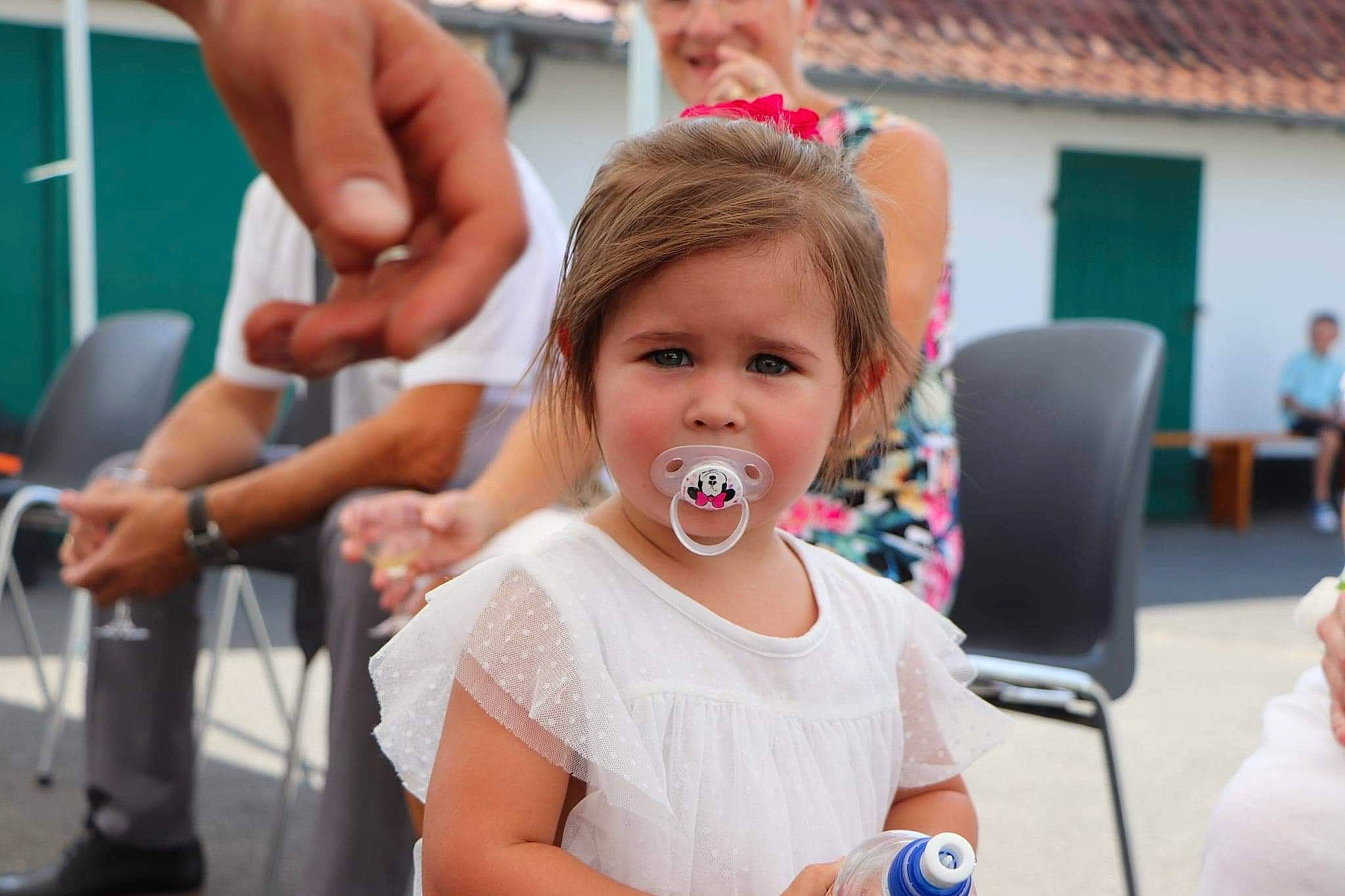 Lena participe au concours pour gagner de l'argent avec cette photo : child, ear, facial_expression, fun, happy, laugh, organ, person, smile, toddler, tooth, vacation