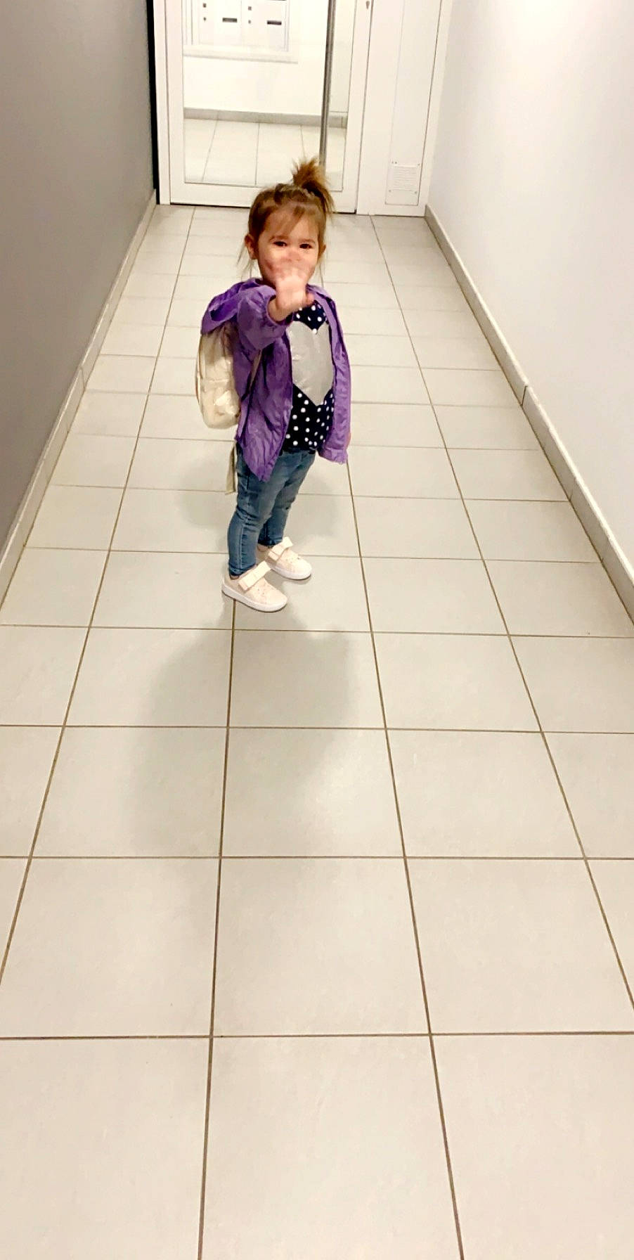 Lena a rejoint le concours — aidez-le/la à gagner de superbes lots ! child, floor, flooring, fun, leg, leisure, person, photography, play, purple, snapshot, square, tile, toddler, wood