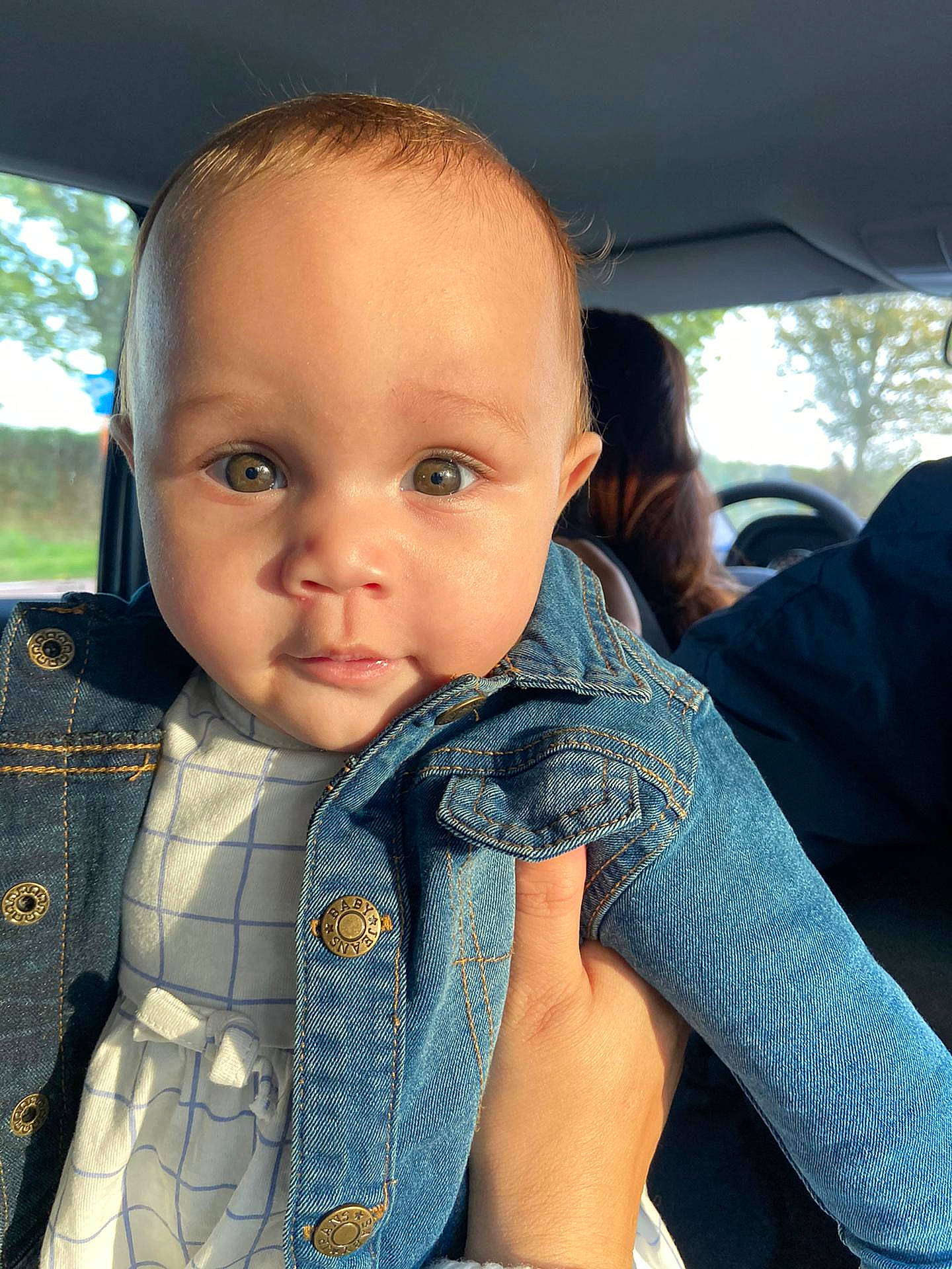 Mayssa participe au concours pour gagner de l'argent avec cette photo : baby, cheek, child, chin, cool, eye, face, finger, forehead, hand, head, jeans, lip, nose, outerwear, person, photography, sitting, skin, smile