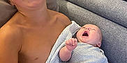 Eden participe au concours pour gagner de l'argent avec cette photo : baby, blanket, casual, child, couch, cozy, family, gray, happy, holding, home, indoor, infant, laughing, living_room, person, shirtless, sibling, smiling, yawning