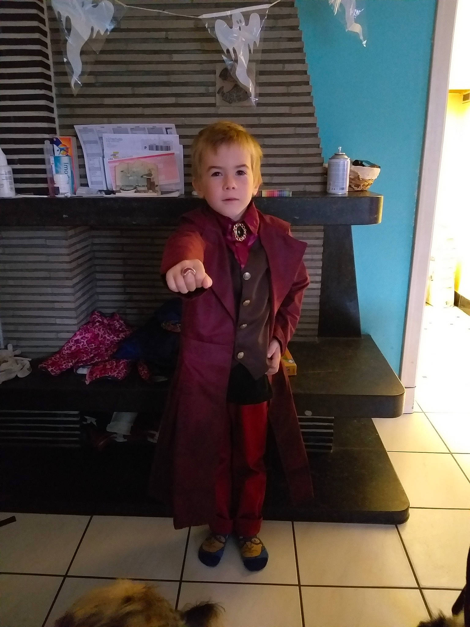 Kyle a rejoint le concours — aidez-le/la à gagner de superbes lots ! child, clothing, costume, day, fun, girl, outerwear, person, product, red, snapshot, standing, suit, toddler