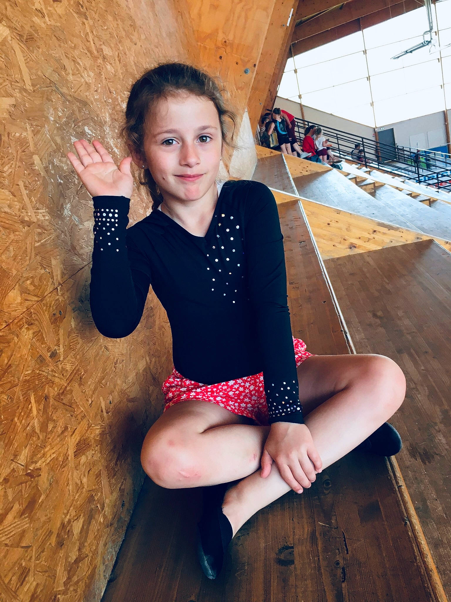 Julya a rejoint le concours — aidez-le/la à gagner de superbes lots ! black_hair, cool, flash_photography, happy, joint, joy, knee, leg, leisure, long_hair, neck, person, shorts, shoulder, skin, smile, sportswear, summer, thigh, trunk