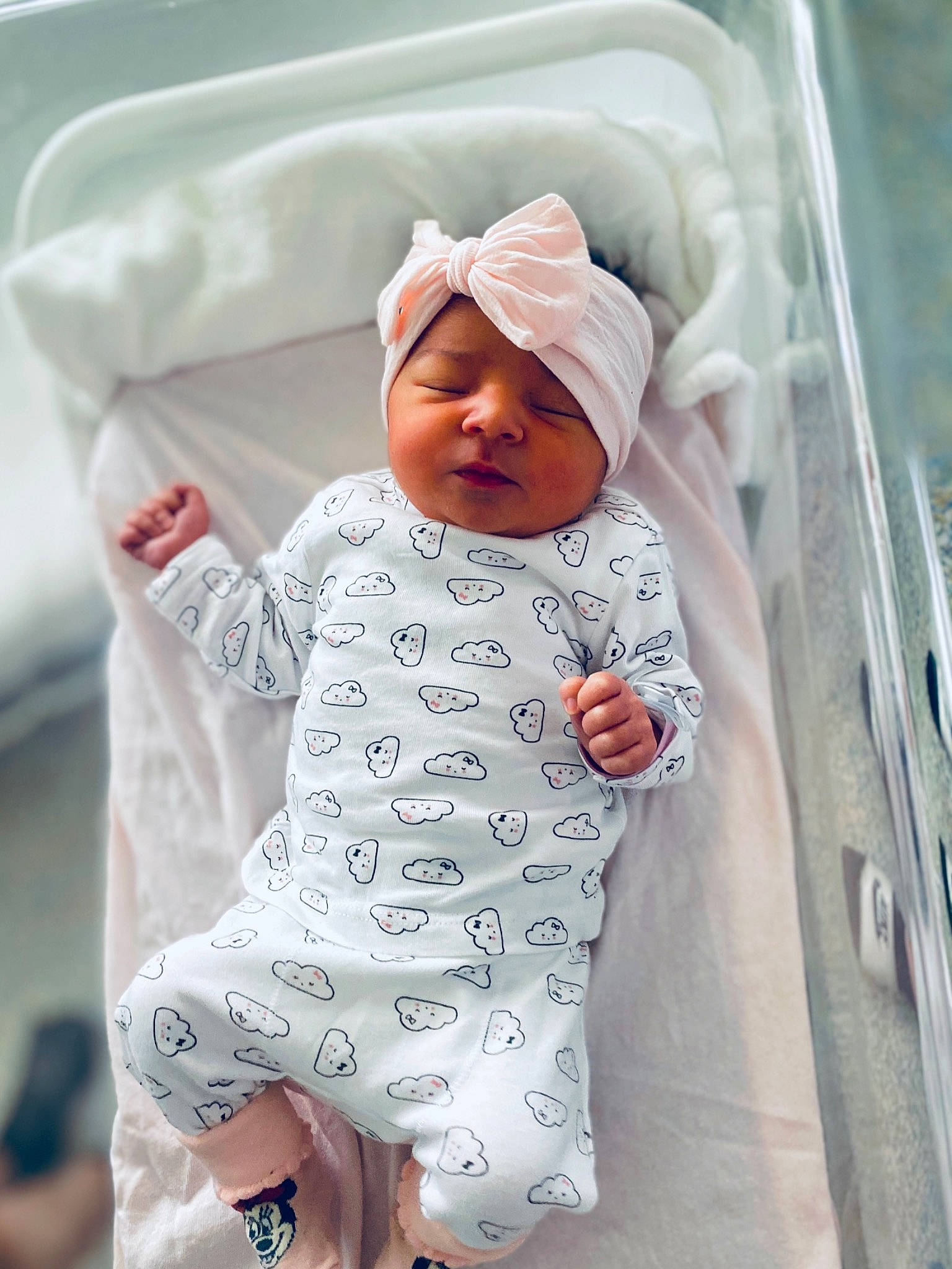 Shaden participe au concours pour gagner de l'argent avec cette photo : baby, baby_products, baby_safety, baby_sleeping, baby_toddler_clothing, child, comfort, happy, hat, headwear, linens, pattern, person, pink, product, sleeve, thumb, toddler, vacation, white