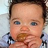 Swann a rejoint le concours — aidez-le/la à gagner de superbes lots ! baby, blue_eyes, bread, cheeks, close_up, clothing, crumbs, curly_hair, cute, eyelashes, food, gaze, hands, highchair, infant, mickey_print, nose, portrait, skin, teething