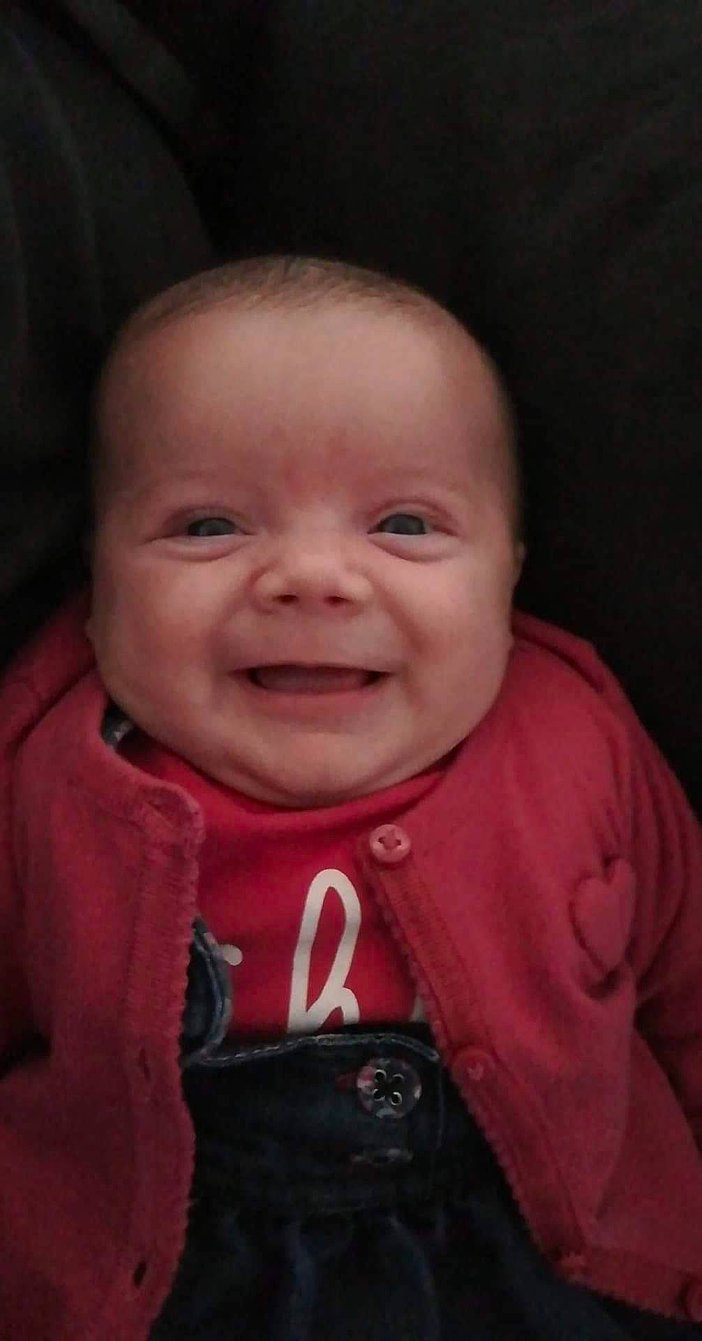 Flavie participe au concours pour gagner de l'argent avec cette photo : baby, cheek, child, chin, eye, eyebrow, face, facial_expression, forehead, fun, head, iris, joy, laugh, lip, mouth, nose, person, red, skin