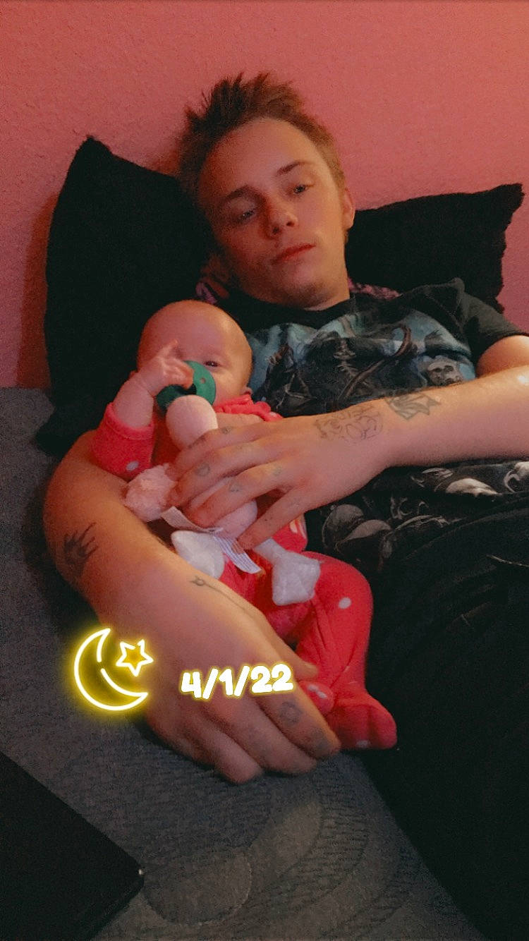 Valeria is registered to the contest to win money with this photo: comfort, elbow, event, finger, foot, fun, gesture, hand, human_leg, joint, lap, nail, person, room, sitting, stuffed_toy, t_shirt, thigh, thumb, toy