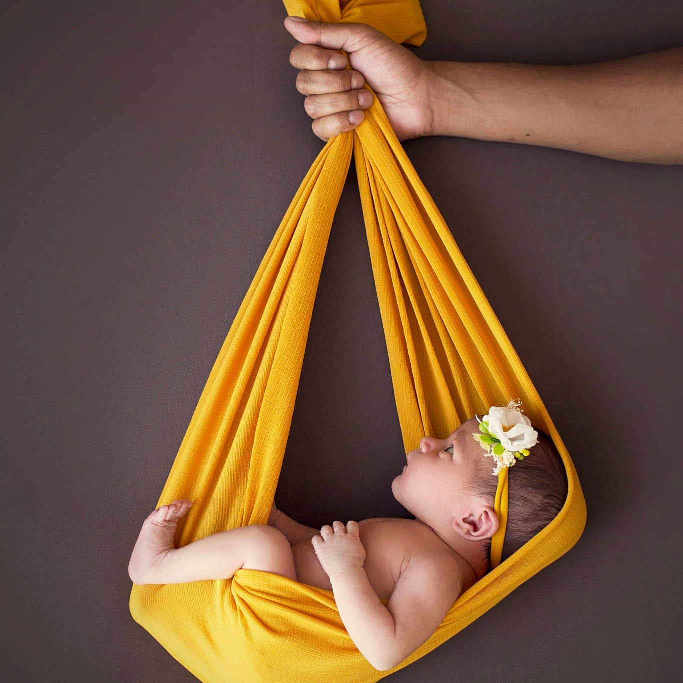 Tiya a rejoint le concours — aidez-le/la à gagner de superbes lots ! furniture, hammock, textile, yellow