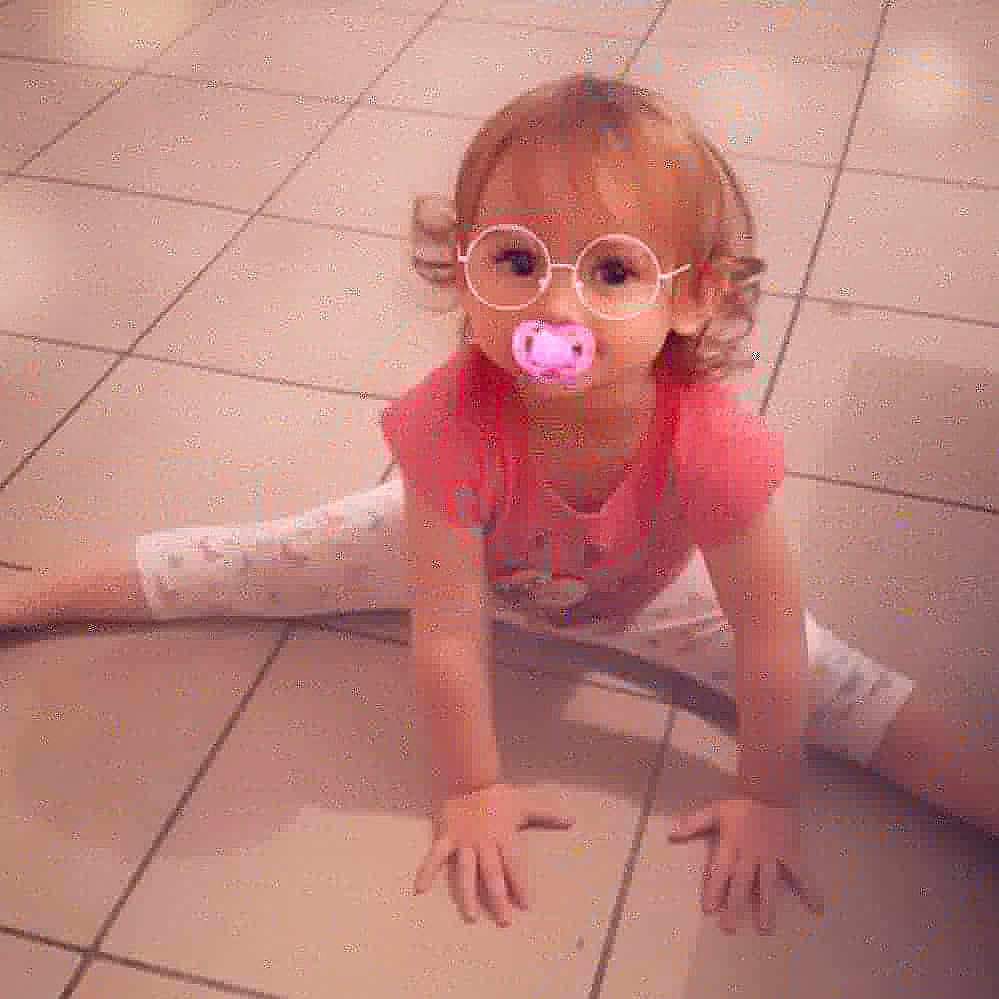 Shynnice participe au concours pour gagner de l'argent avec cette photo : arm, baby, child, crawling, eyewear, floor, flooring, fun, glasses, head, leg, pink, play, toddler