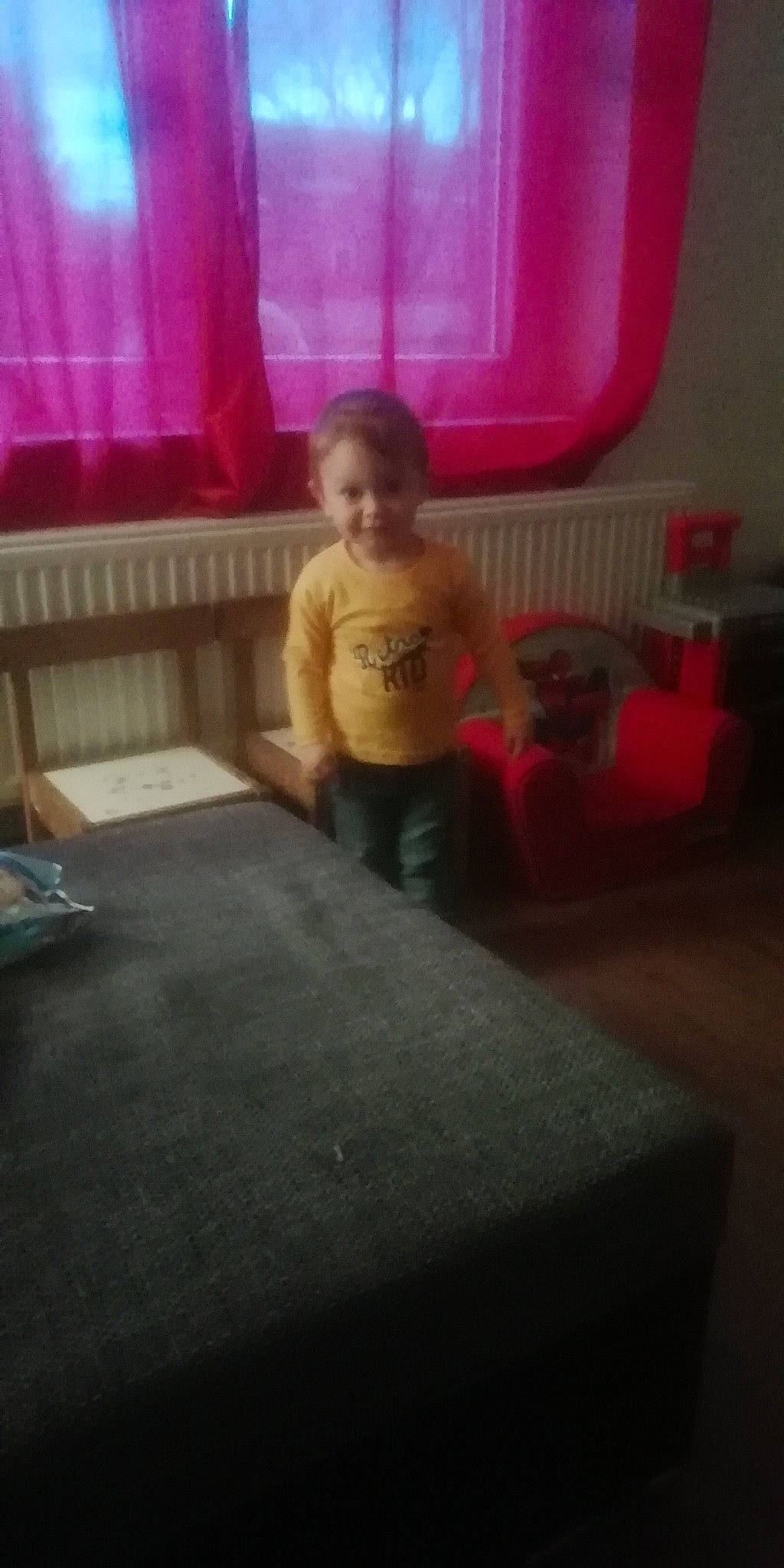 Connor a rejoint le concours — aidez-le/la à gagner de superbes lots ! arm, child, couch, day, floor, flooring, fun, furniture, girl, leg, light, lighting, pink, play, product, room, sitting, snapshot, standing, toddler