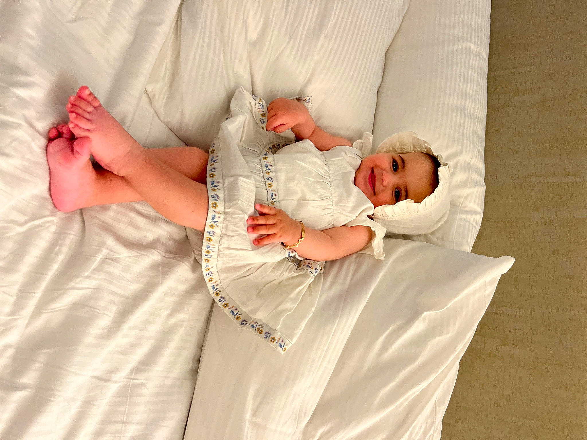 Ariana is registered to the contest to win money with this photo: abdomen, arm, baby, baby_sleeping, baby_toddler_clothing, bedding, child, comfort, couch, eye, flash_photography, happy, head, human_body, human_leg, joy, linens, person, room, sitting