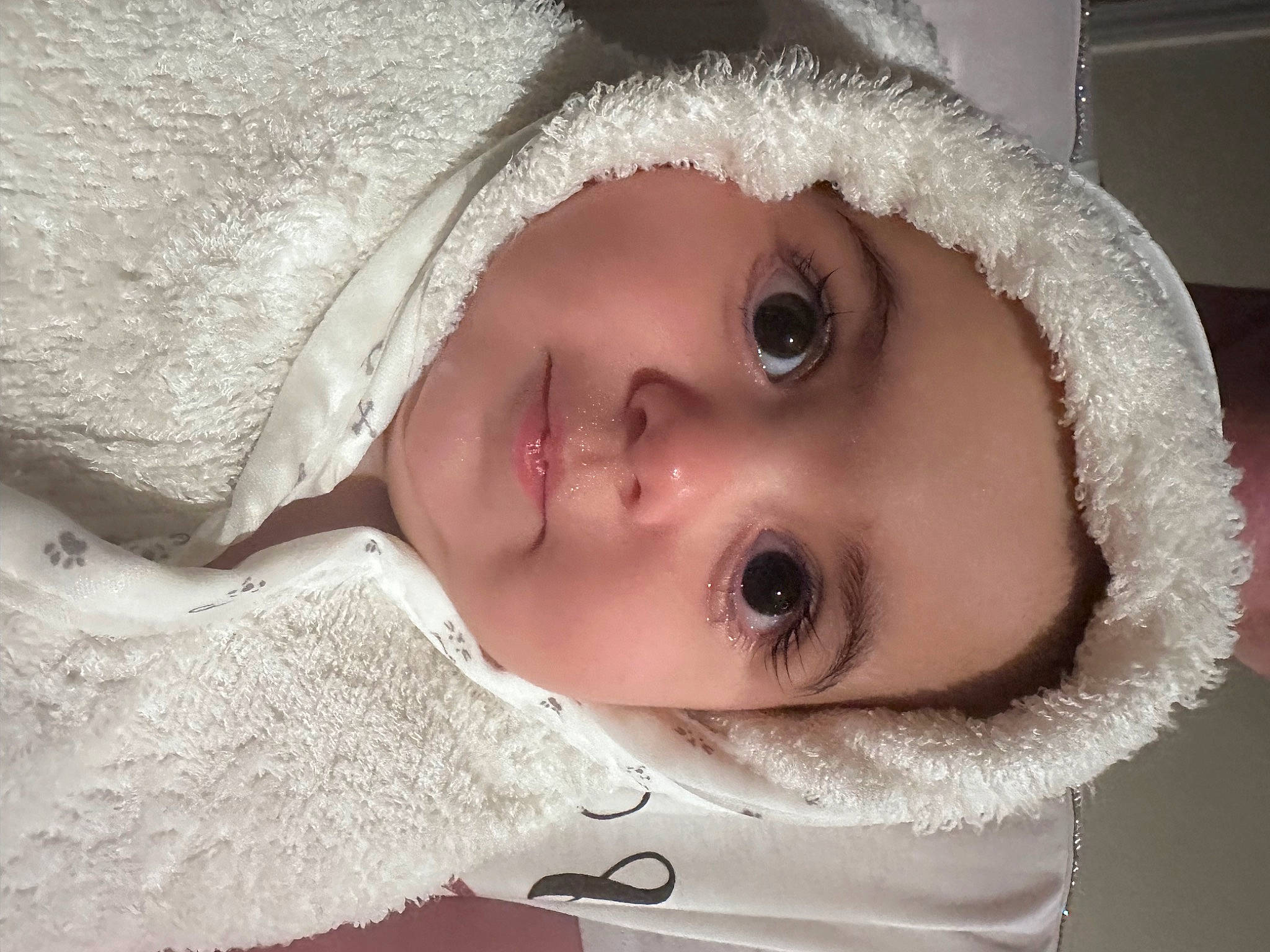 Ariana is registered to the contest to win money with this photo: cheek, chin, ear, eye, eyebrow, eyelash, face, flash_photography, happy, head, headgear, headwear, iris, lip, mouth, nose, person, skin, smile, textile