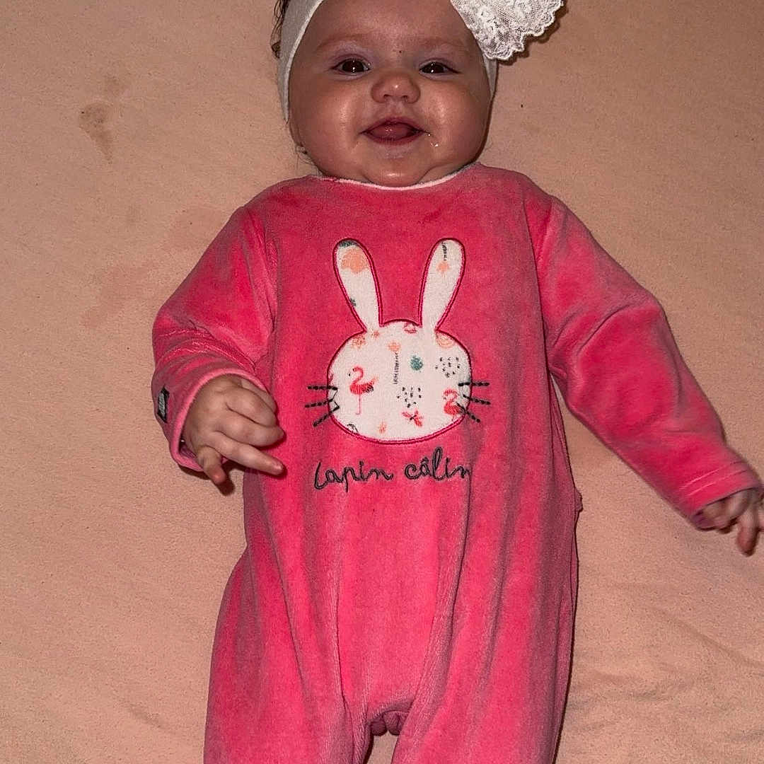 Hella a rejoint le concours — aidez-le/la à gagner de superbes lots ! accessories, baby, bonnet, cap, clothing, costume, crown, dress, face, happy, hat, head, jewelry, newborn, person, photography, portrait, purple, smile, t_shirt