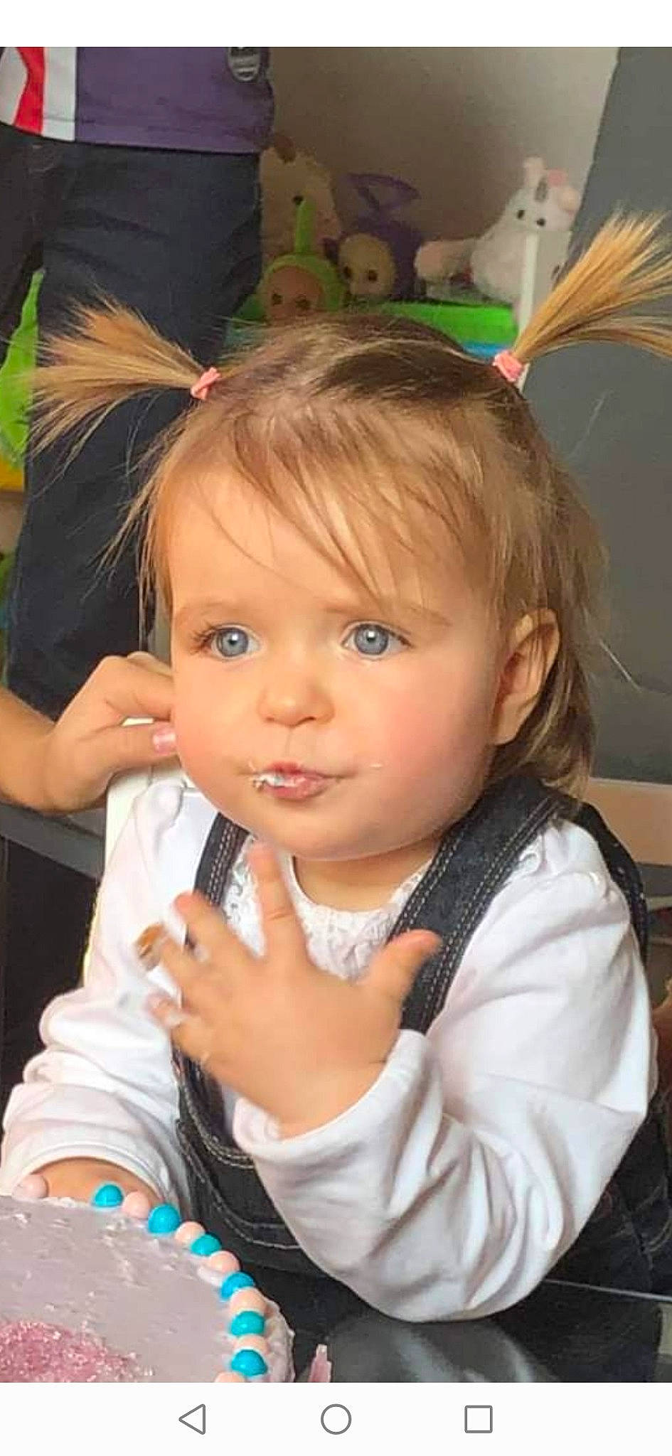 Océane a rejoint le concours — aidez-le/la à gagner de superbes lots ! bangs, beauty, cheek, child, chin, ear, eyebrow, eyelash, forehead, fun, gesture, happy, iris, lip, nose, organ, people, person, pink, skin