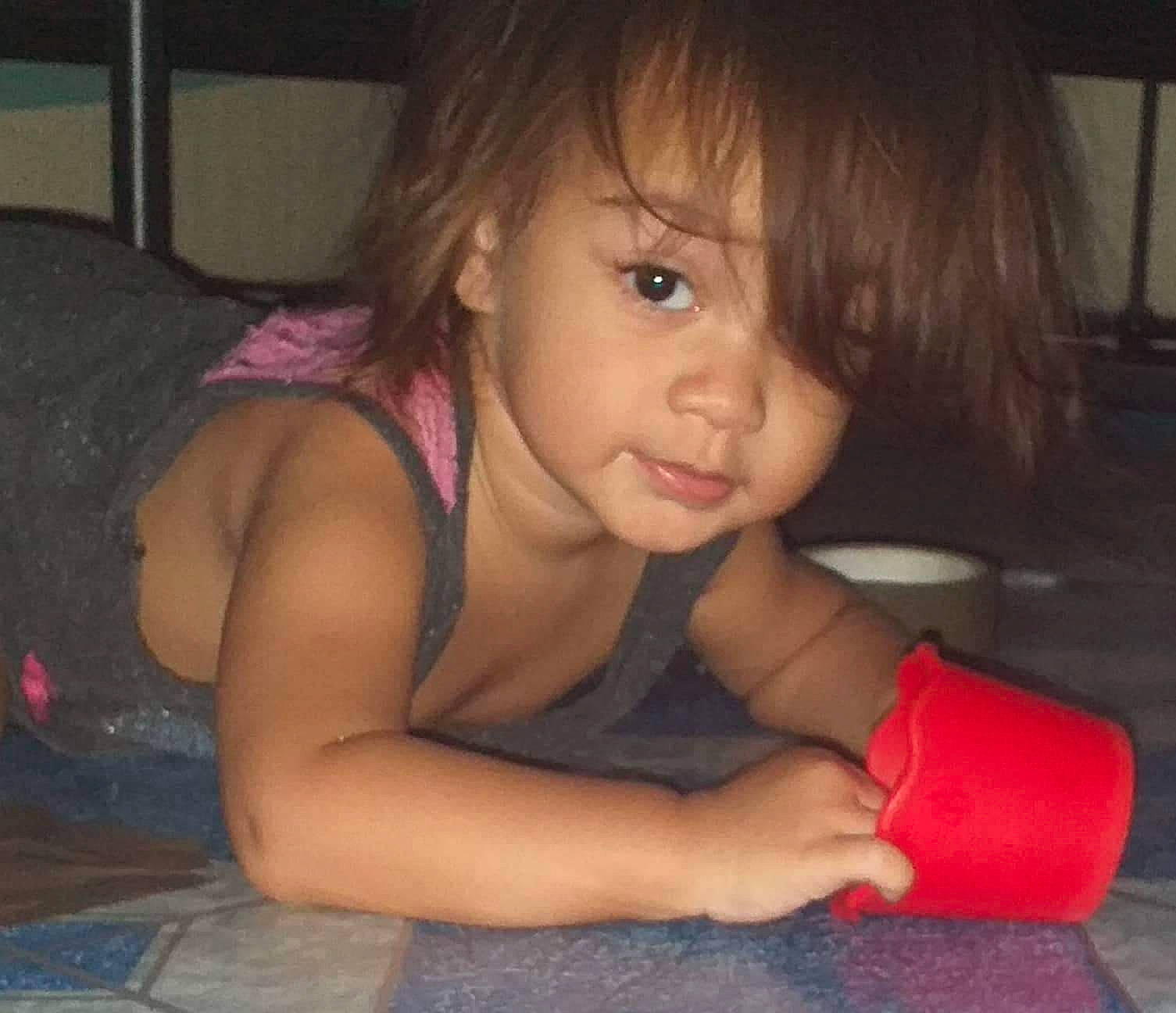 Maunatea a rejoint le concours — aidez-le/la à gagner de superbes lots ! black_hair, cheek, chin, ear, elbow, eyebrow, eyelash, facial_expression, finger, fun, hair, iris, joint, lip, mouth, neck, nose, person, skin, smile