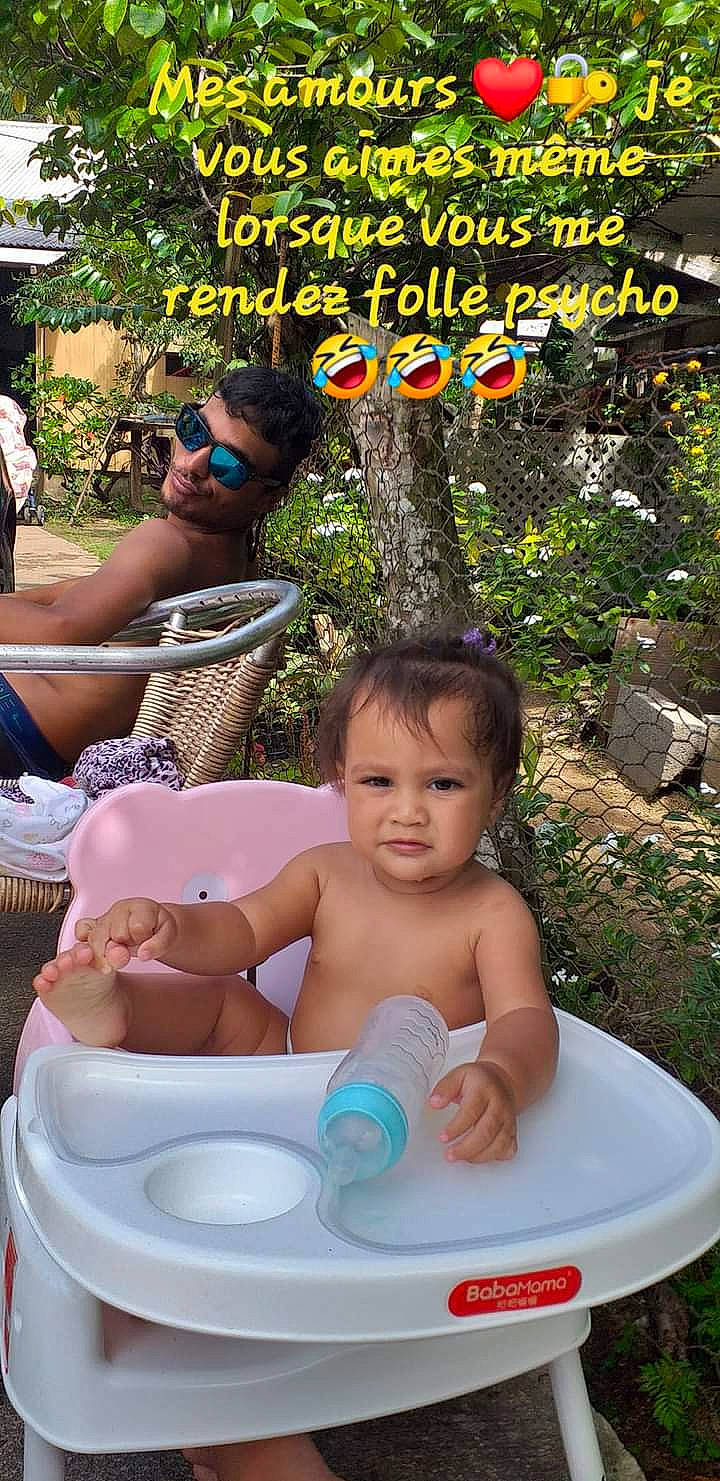 Maunatea participe au concours pour gagner de l'argent avec cette photo : baby, child, facial_expression, fun, goggles, grass, happy, leisure, people, person, photograph, plant, product, recreation, shorts, summer, sunglasses, toddler, tree, vision_care