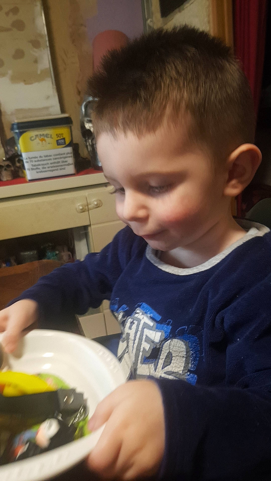 Mathéo a rejoint le concours — aidez-le/la à gagner de superbes lots ! bowl, child, comfort_food, cooking, cuisine, dessert, dish, food, fun, kitchen, leaf_vegetable, meal, natural_foods, person, recipe, sharing, sitting, smile, t_shirt, toddler