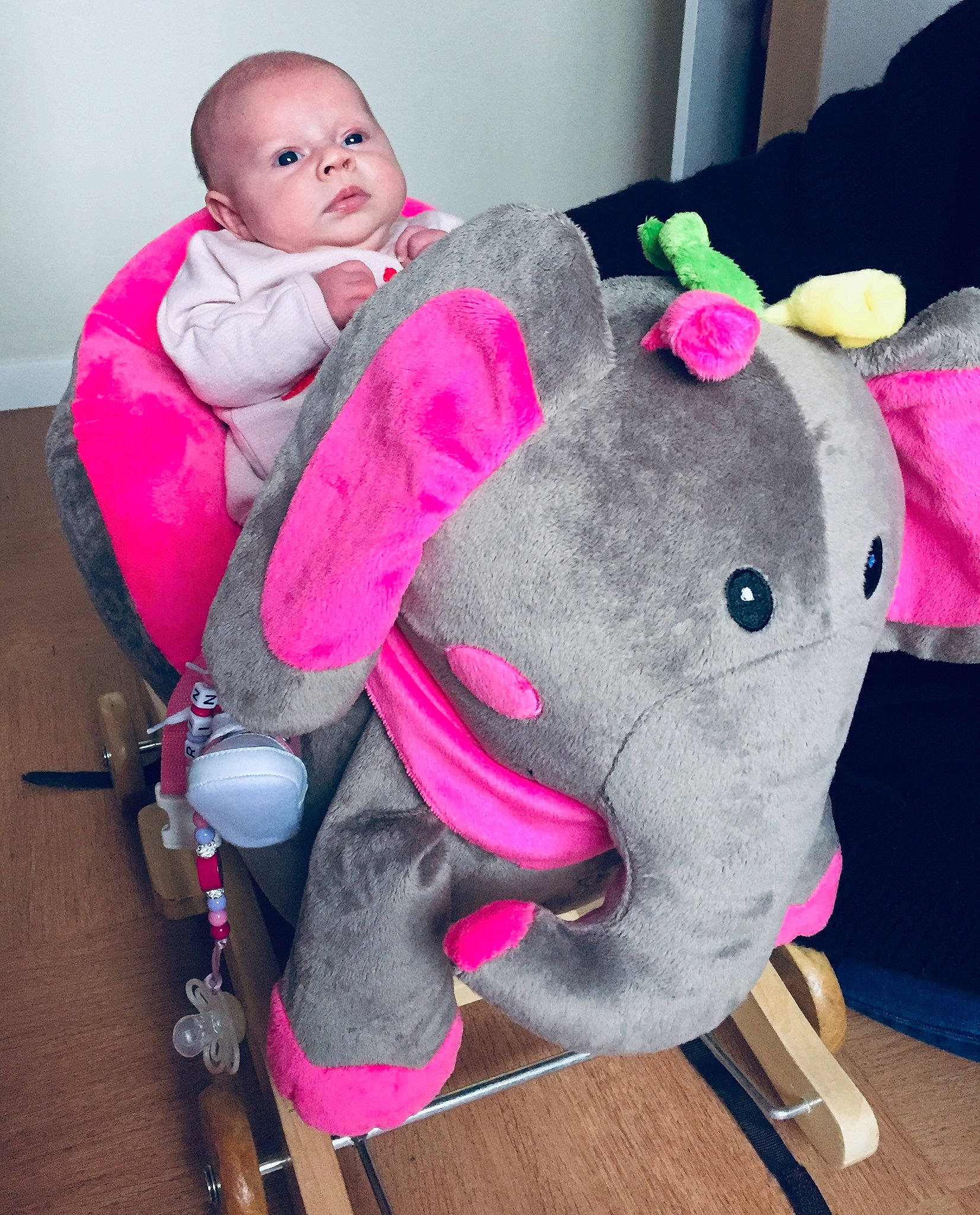 Emy participe au concours pour gagner de l'argent avec cette photo : child, magenta, person, pink, plush, stuffed_toy, toddler, working_animal