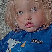 Malya a rejoint le concours — aidez-le/la à gagner de superbes lots ! child, toddler, blue_eyes, blonde_hair, blue_sweatshirt, sonic_the_hedgehog, indoor, portrait, young_child, cute, face, person, clothing, sitting, casual, expression, long_hair, young, curious, soft_light