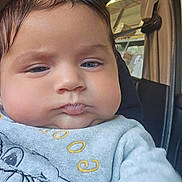 Antonio a rejoint le concours — aidez-le/la à gagner de superbes lots ! baby, car_interior, child, closeup, clothing, cute, drool, expression, face, hair, head, indoors, infant, person, portrait, seatbelt, sitting, wearing, window, young