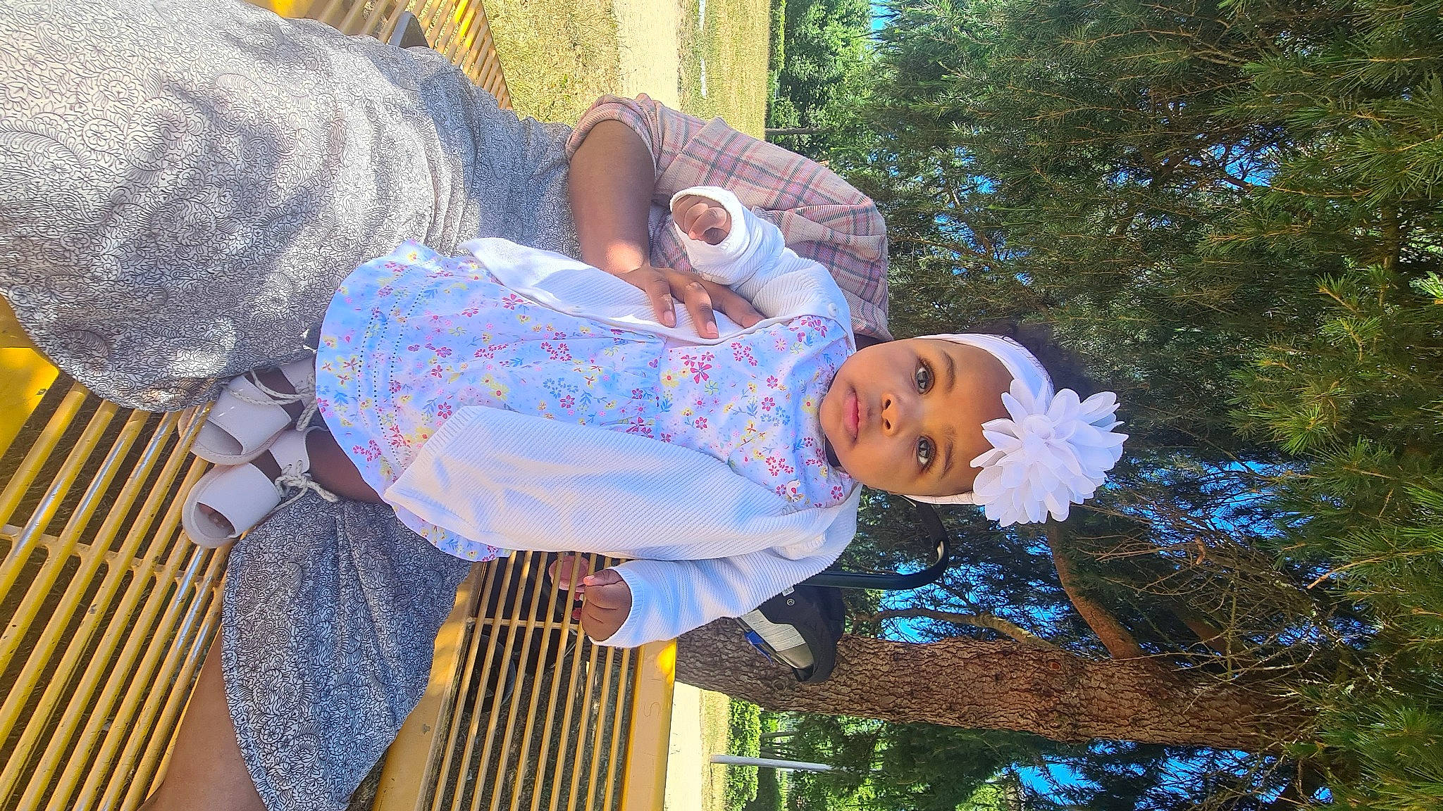 Anaïs a rejoint le concours — aidez-le/la à gagner de superbes lots ! azure, child, denim, electric_blue, fun, grass, happy, hat, headwear, human_leg, leisure, pattern, people_in_nature, person, plant, recreation, spring, tree, vacation, water