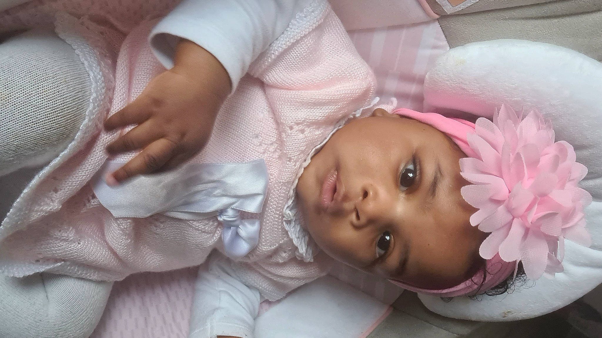 Anaïs a rejoint le concours — aidez-le/la à gagner de superbes lots ! arm, baby, baby_toddler_clothing, cheek, chin, comfort, ear, eyebrow, eyelash, finger, hand, headwear, human_body, iris, lip, mouth, nose, person, pink, product