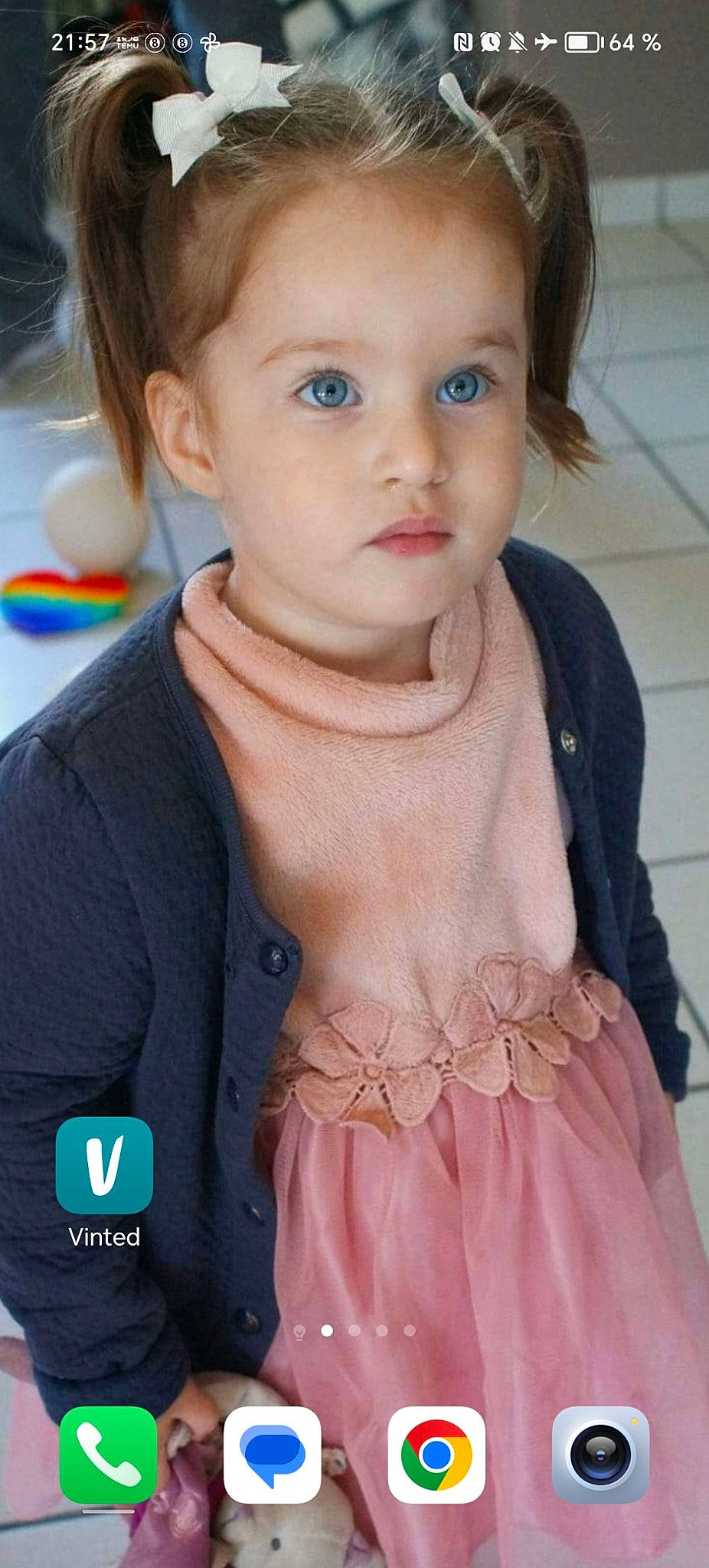 Elyana participe au concours pour gagner de l'argent avec cette photo : baby_toddler_clothing, beauty, cheek, child, ear, electric_blue, eye, eyebrow, eyelash, fashion_accessory, fashion_design, forehead, hairstyle, happy, iris, lip, nose, person, skin, sleeve