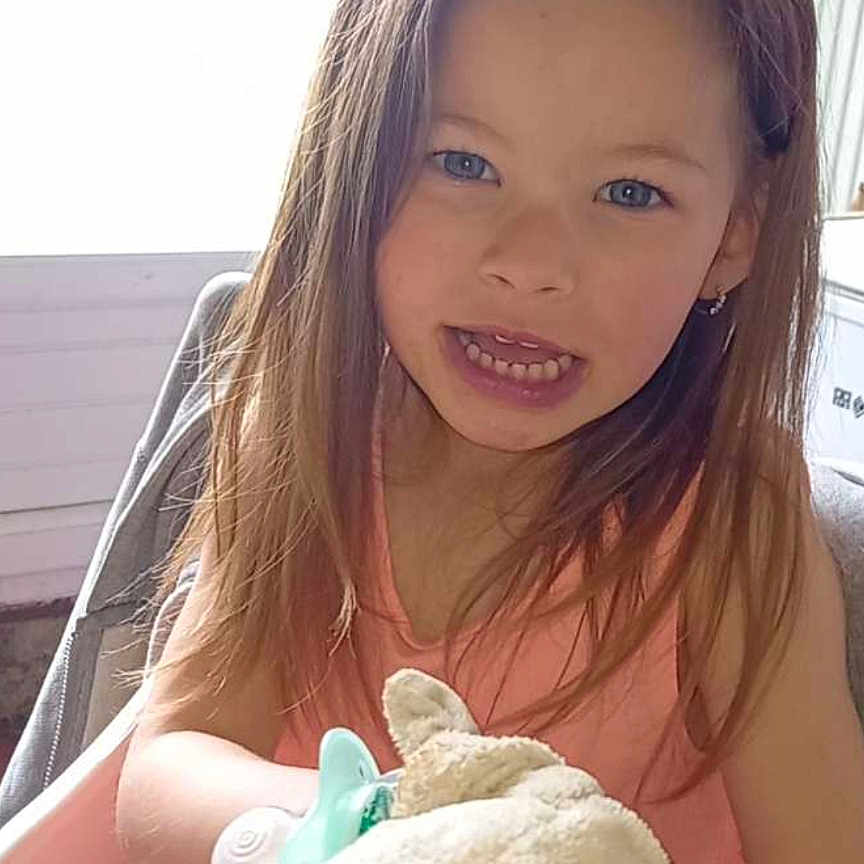 Ambre participe au concours pour gagner de l'argent avec cette photo : accessories, baby, child, clothing, cushion, dress, face, female, girl, happy, head, homedecor, jewelry, necklace, newborn, person, photography, portrait, smile, toy