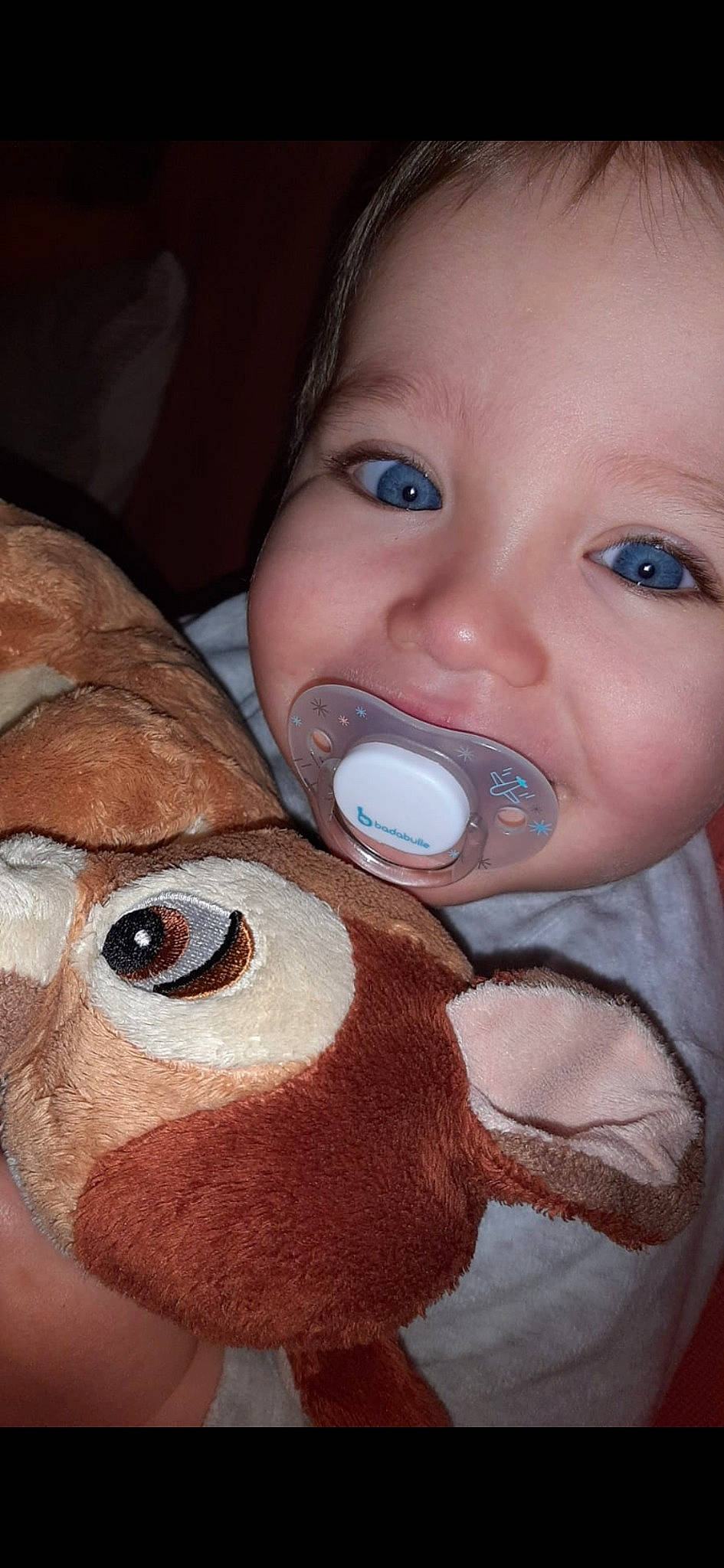 Maé a rejoint le concours — aidez-le/la à gagner de superbes lots ! baby, baby_toddler_clothing, cheek, chin, curious, ear, eye, eyebrow, eyelash, facial_expression, fun, human_body, iris, joy, lip, mammal, mouth, nose, person, skin