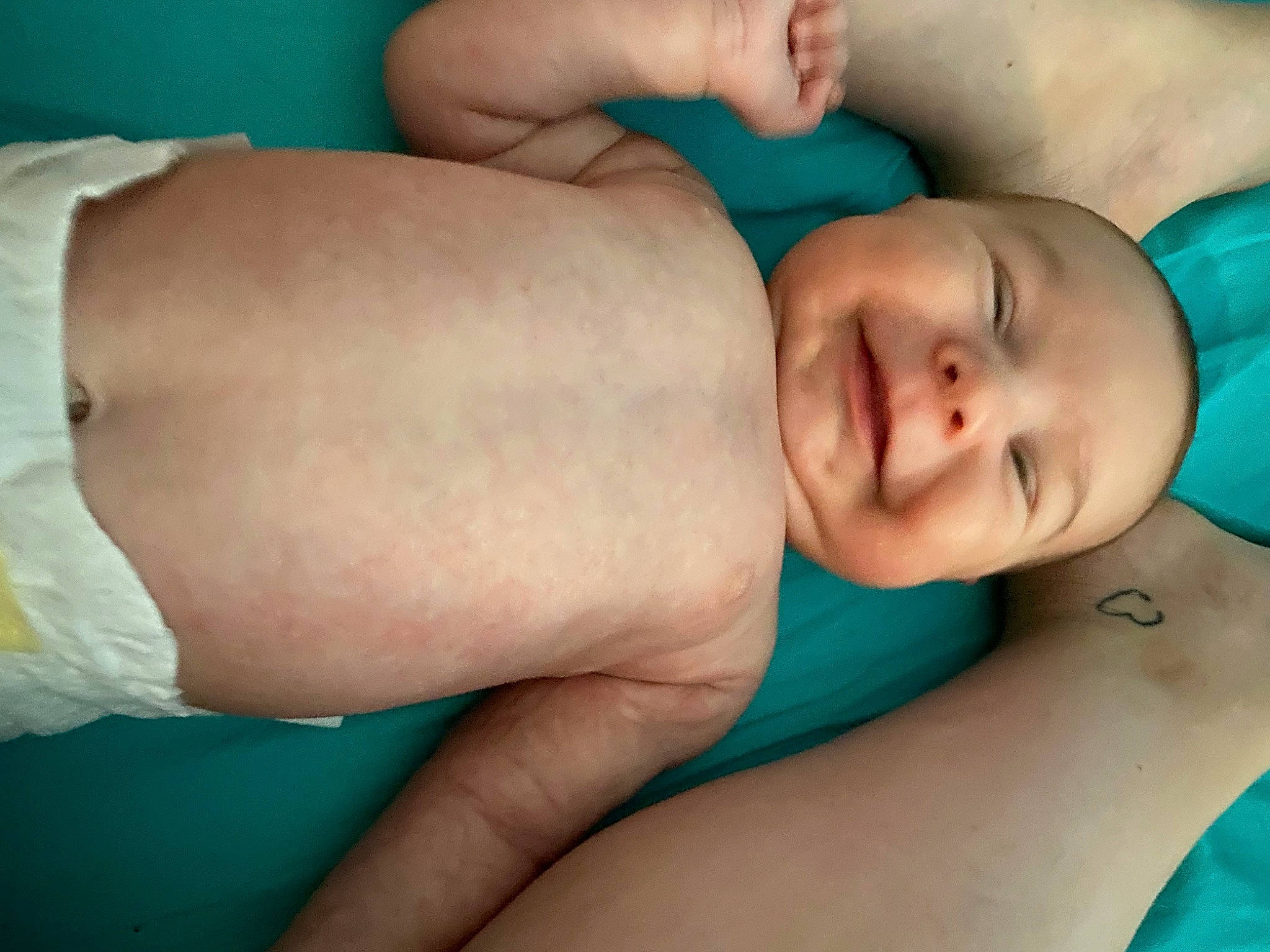 Lyham a rejoint le concours — aidez-le/la à gagner de superbes lots ! abdomen, baby, cheek, chest, child, comfort, elbow, finger, headwear, human_leg, joint, knee, muscle, navel, pattern, person, skin, stomach, thigh, thumb