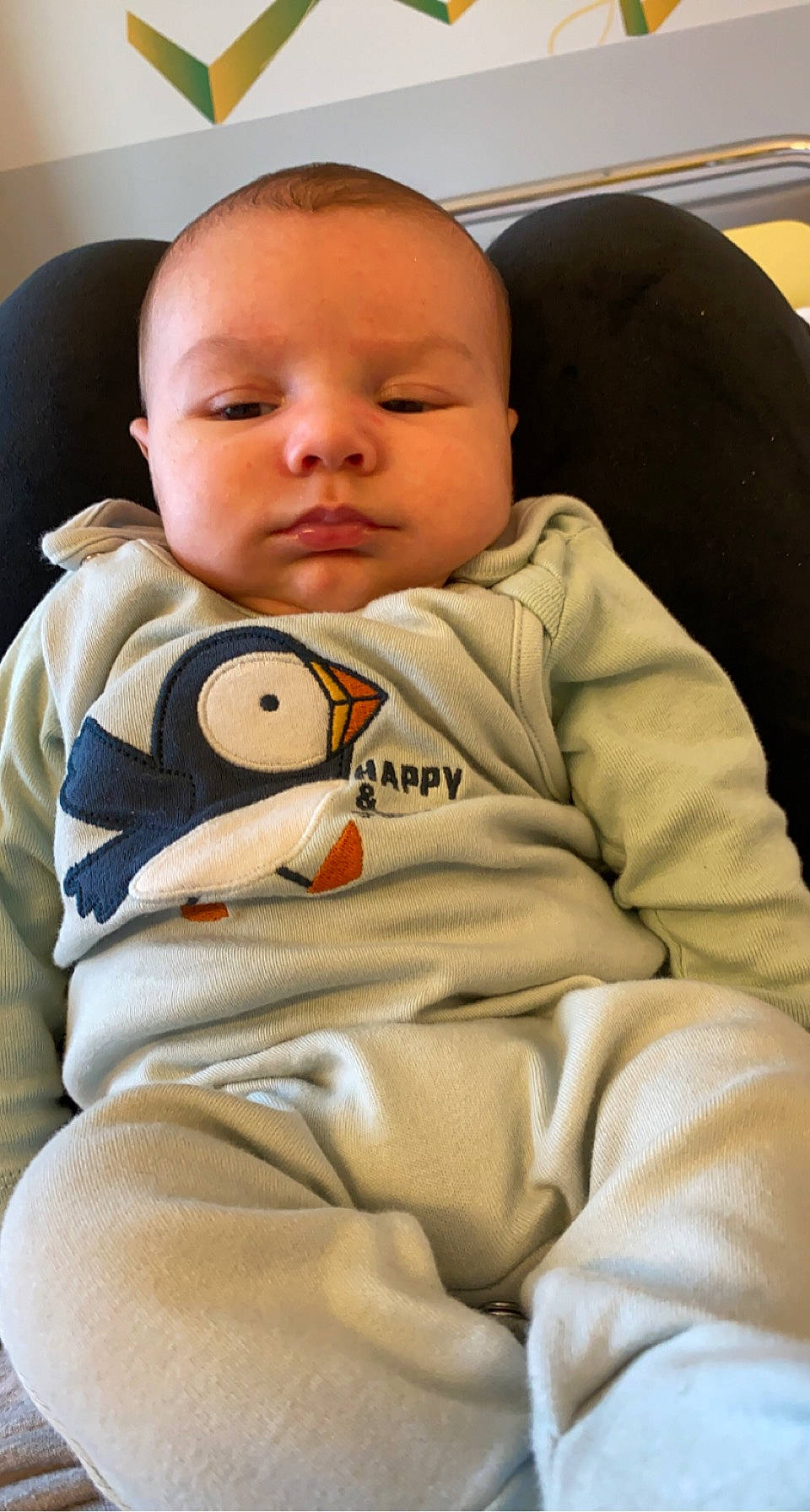 Lyham a rejoint le concours — aidez-le/la à gagner de superbes lots ! baby, baby_in_car_seat, baby_products, baby_safety, baby_sleeping, baby_toddler_clothing, cheek, child, comfort, finger, linens, mouth, nose, person, sitting, skin, sleeve, toddler