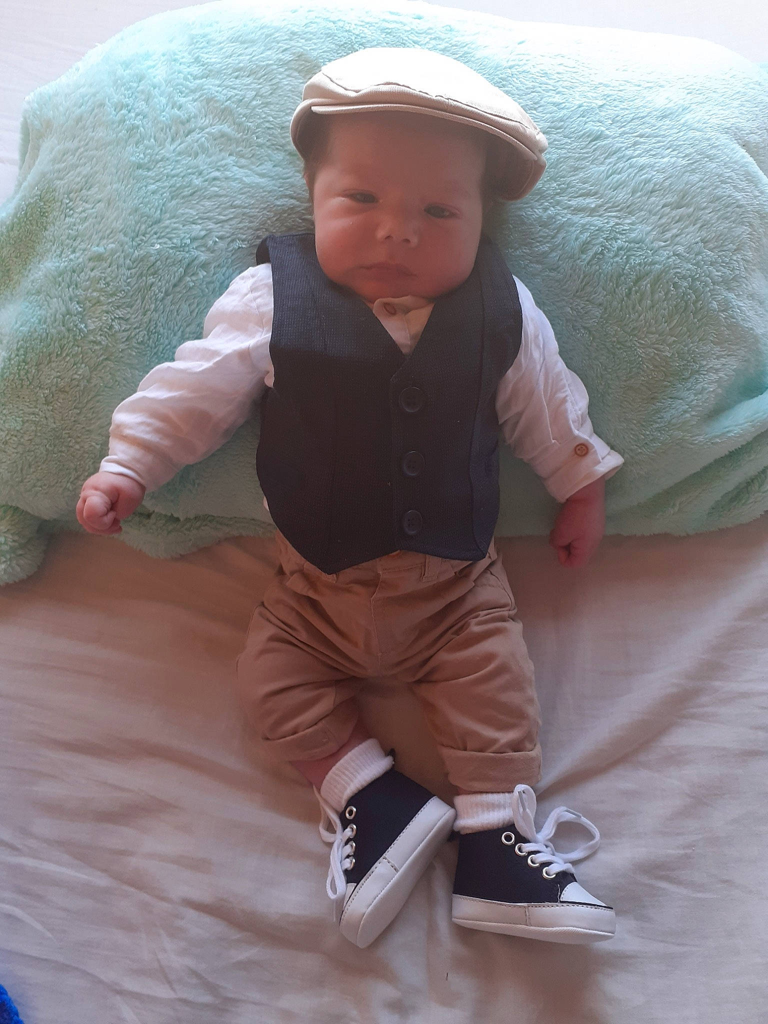 Connor participe au concours pour gagner de l'argent avec cette photo : baby, baby_toddler_clothing, box, cap, child, comfort, face, flooring, fun, hat, khaki_pants, linens, person, room, sitting, sleeve, t_shirt, toddler, vacation, wood