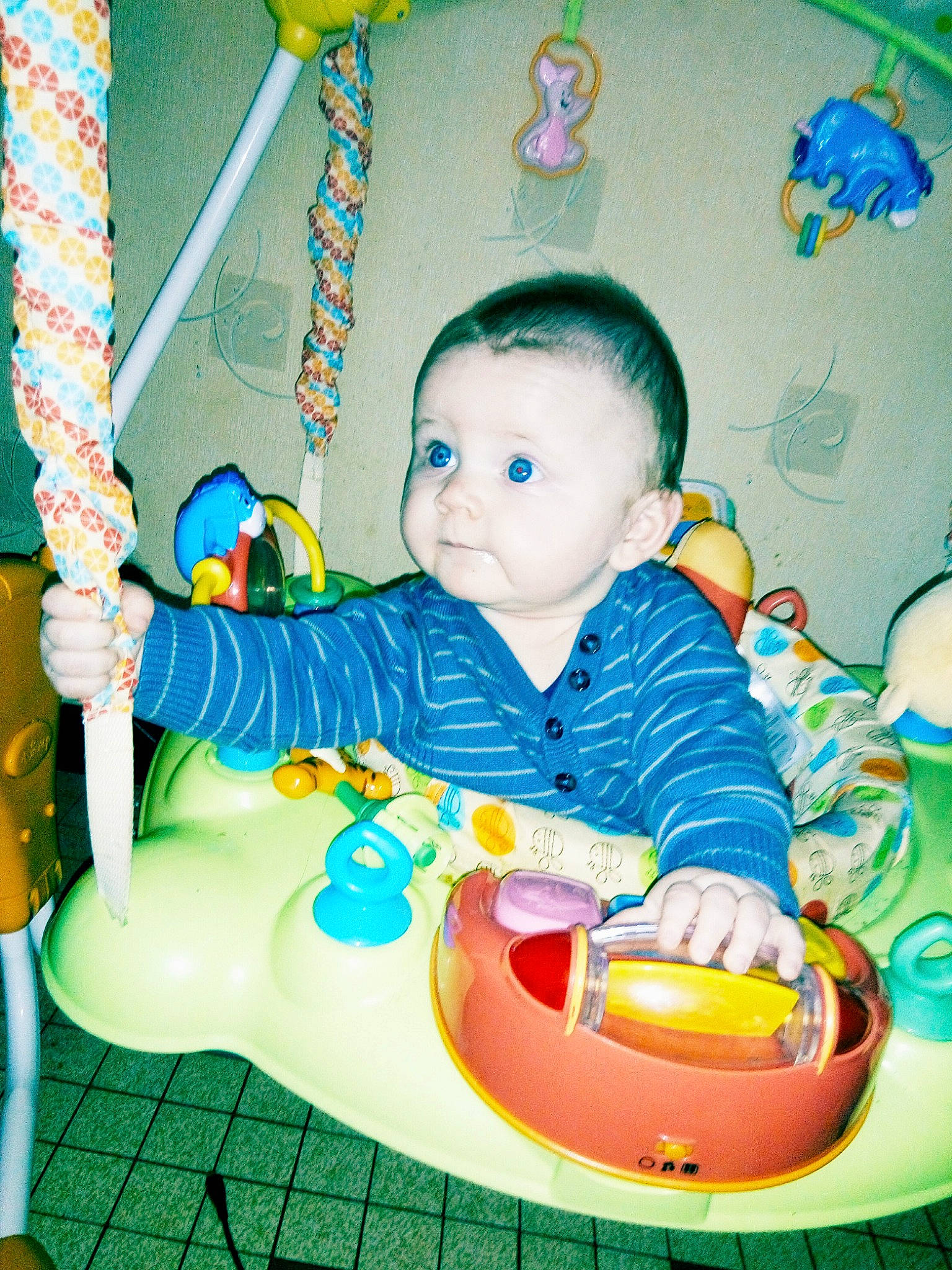 Thiago a rejoint le concours — aidez-le/la à gagner de superbes lots ! baby, baby_toys, child, person, play, toddler, toy