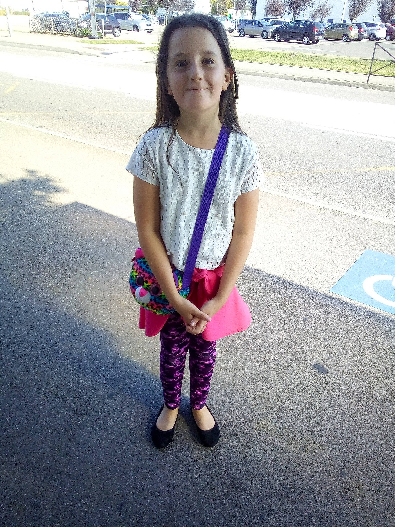 Oceane participe au concours pour gagner de l'argent avec cette photo : child, dress, fashion_accessory, footwear, fun, joy, knee, leg, person, pink, purple, shoe, skin, smile, snapshot, summer, t_shirt, toddler, vacation