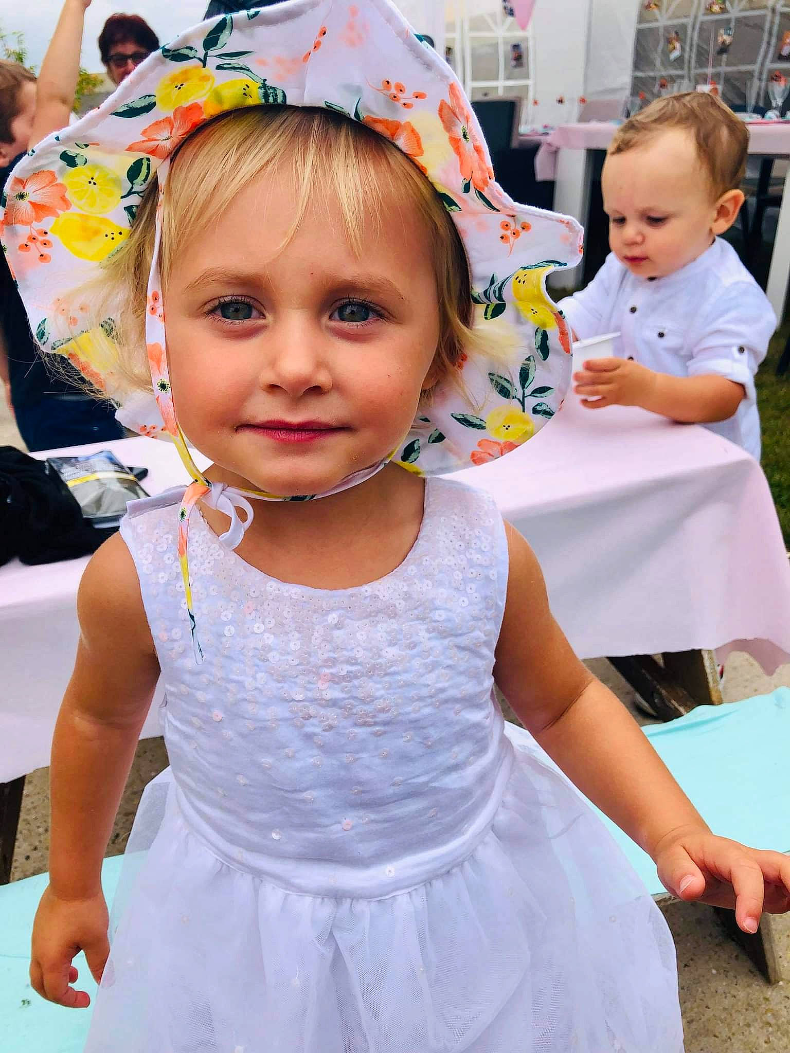 Mya a rejoint le concours — aidez-le/la à gagner de superbes lots ! baby_toddler_clothing, chair, child, event, face, facial_expression, fashion, fun, hairstyle, happy, head, joy, person, pink, purple, skin, smile, snapshot, summer, toddler