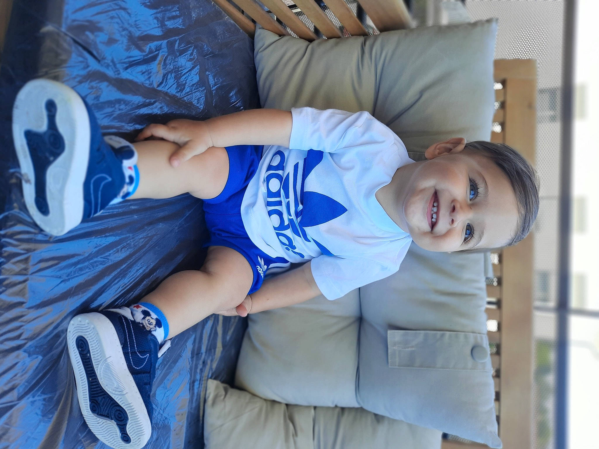 Lyes participe au concours pour gagner de l'argent avec cette photo : abdomen, basketball, carmine, comfort, elbow, electric_blue, human_leg, jersey, joy, knee, person, player, shorts, sleeve, smile, sports_uniform, sportswear, t_shirt, thigh, trunk