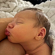 Soa participe au concours pour gagner de l'argent avec cette photo : baby, newborn, sleeping, face, skin, hand, ear, blanket, soft, closeup, peaceful, cute, infant, portrait, resting, comfort, human, toddler, love, cozy