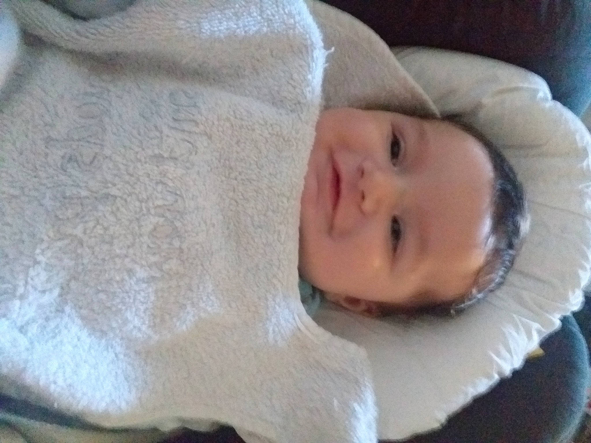 Eddy a rejoint le concours — aidez-le/la à gagner de superbes lots ! baby, baby_toddler_clothing, cheek, child, comfort, eye, eyelash, fur, happy, head, headgear, iris, linens, lip, nose, person, sleeve, smile, textile, toddler