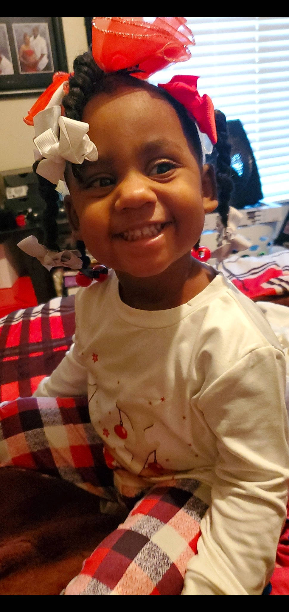 Jaeanna is registered to the contest to win money with this photo: audio_equipment, child, event, fashion_accessory, fun, happy, joy, pattern, person, plaid, red, room, selfie, skin, sleeve, smile, t_shirt, tartan, toddler, tradition