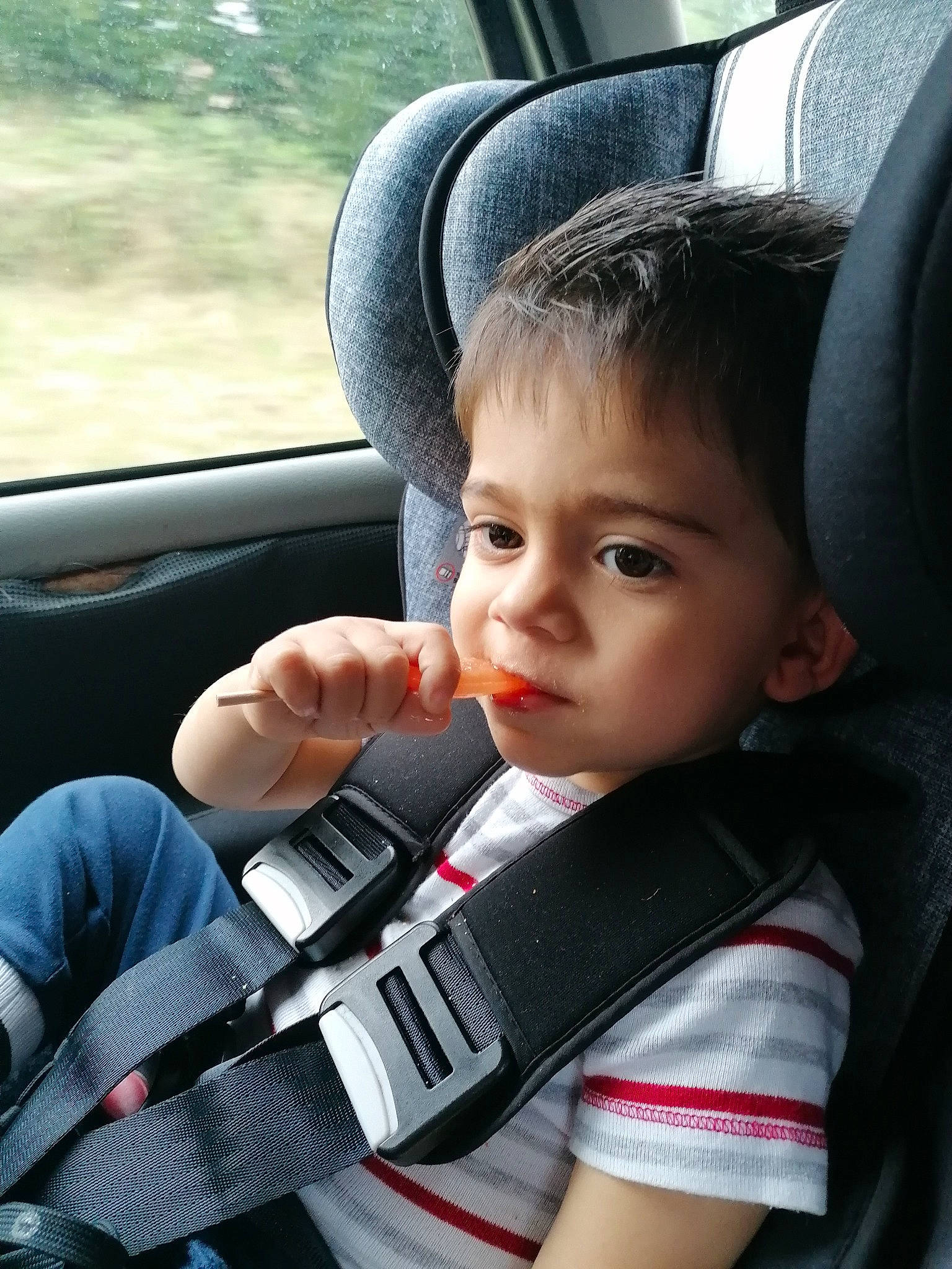 Khalis a rejoint le concours — aidez-le/la à gagner de superbes lots ! auto_part, automotive_design, automotive_exterior, baby, baby_carriage, car_seat, car_seat_cover, comfort, cool, facial_expression, hat, motor_vehicle, person, plant, product, seat_belt, steering_part, steering_wheel, toddler, vehicle_door